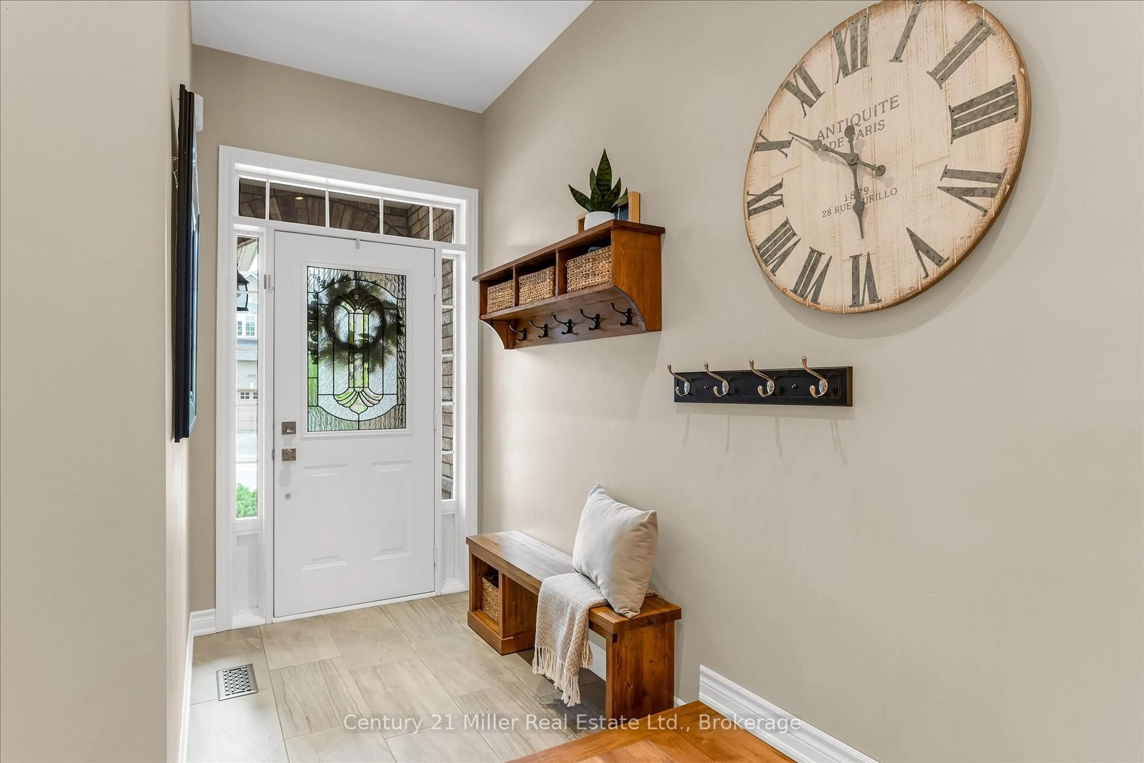 Indoor entryway for 2426 Felhaber Cres, Oakville Ontario L6H 7N8