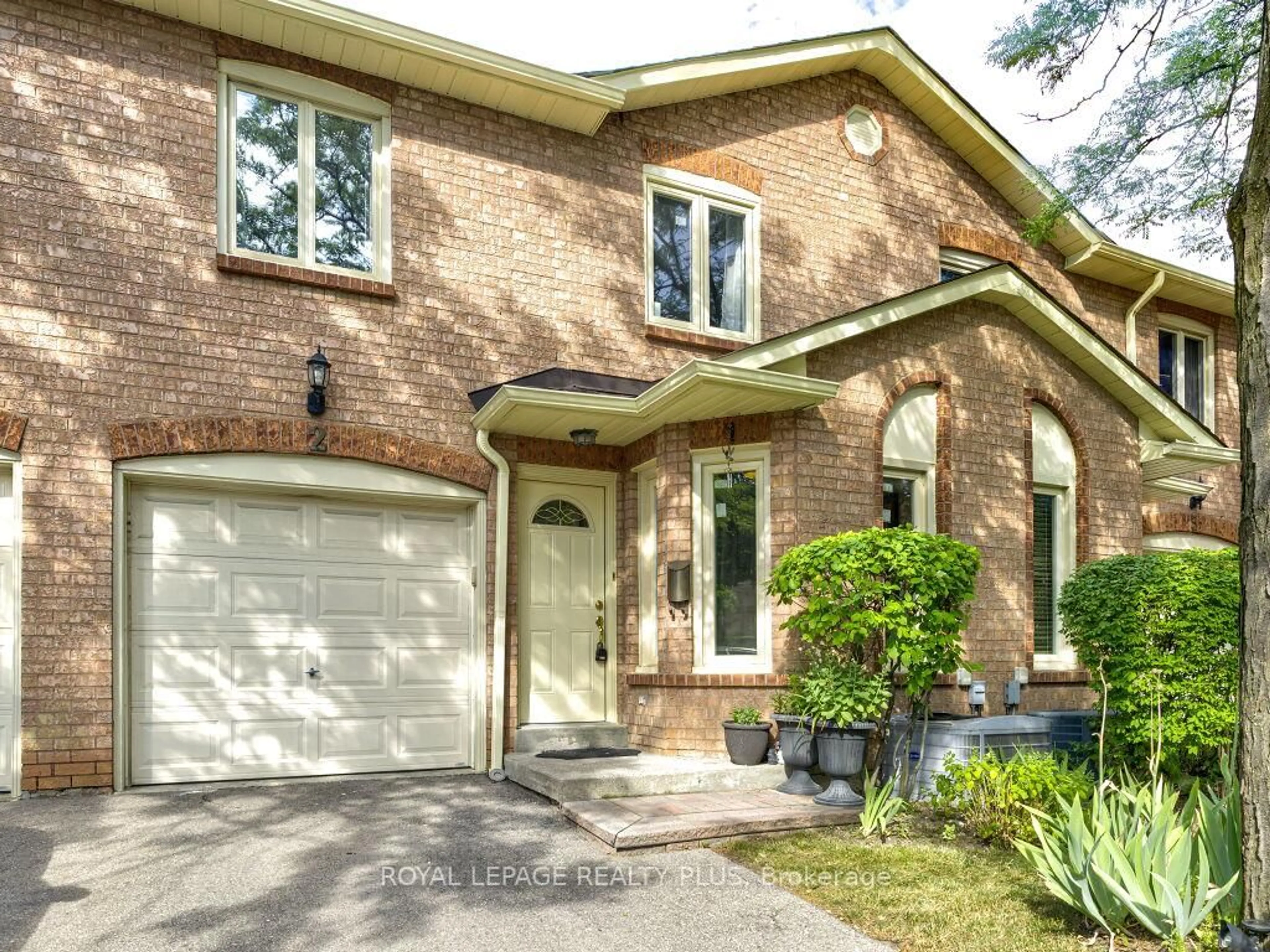 Home with brick exterior material, street for 5020 Delaware Dr #2, Mississauga Ontario L4X 3C5