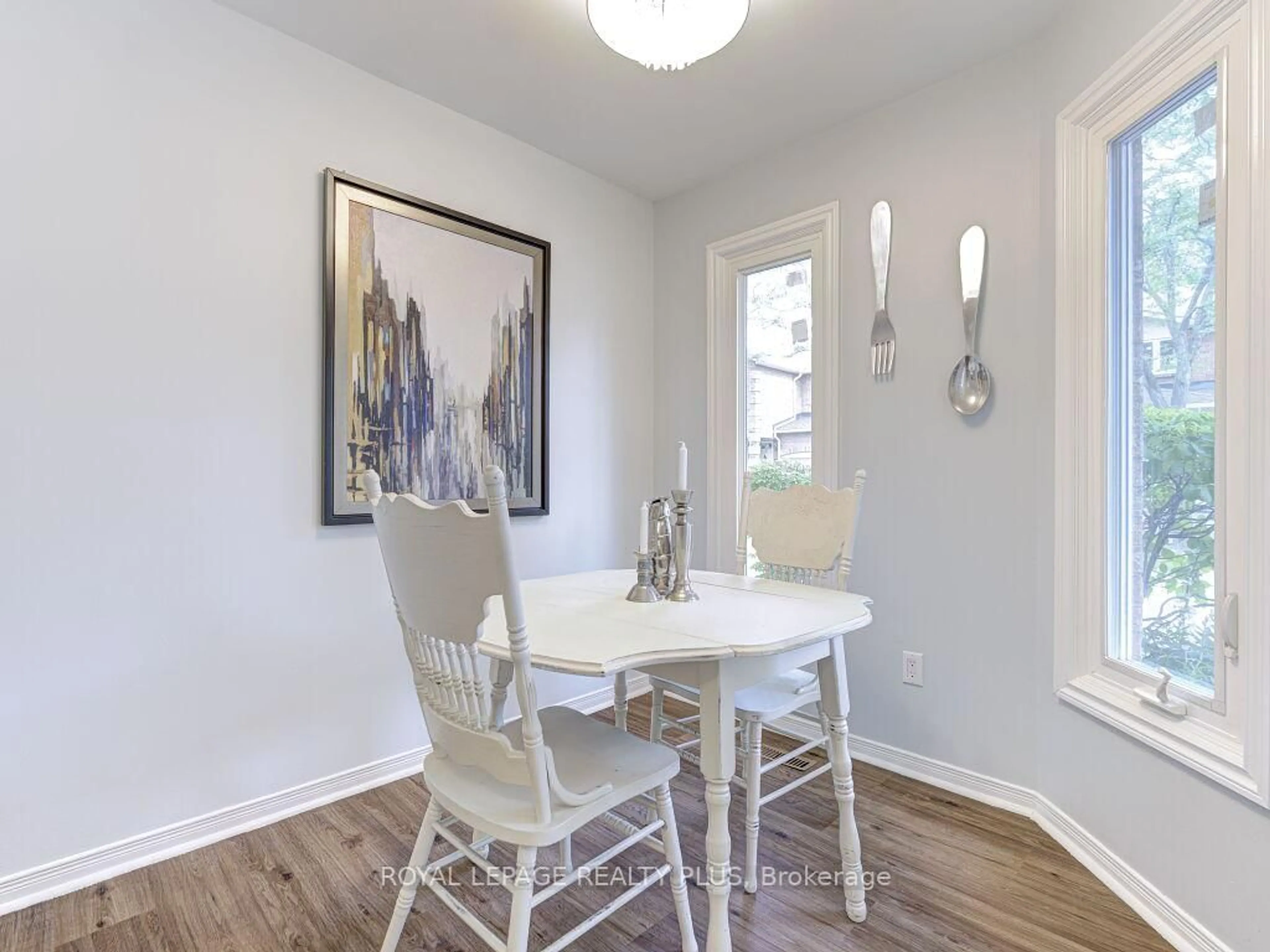 Dining room, wood/laminate floor for 5020 Delaware Dr #2, Mississauga Ontario L4X 3C5