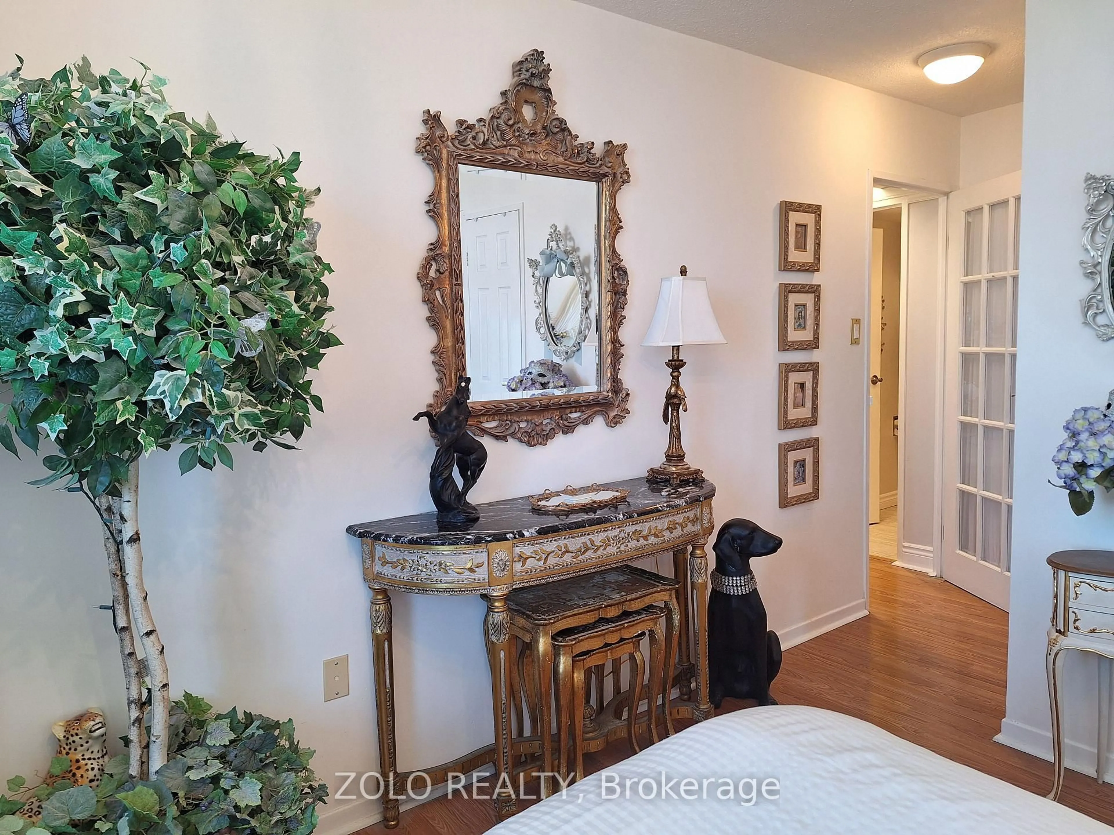 Indoor entryway for 300 Webb Dr #1001, Mississauga Ontario L5B 3W3