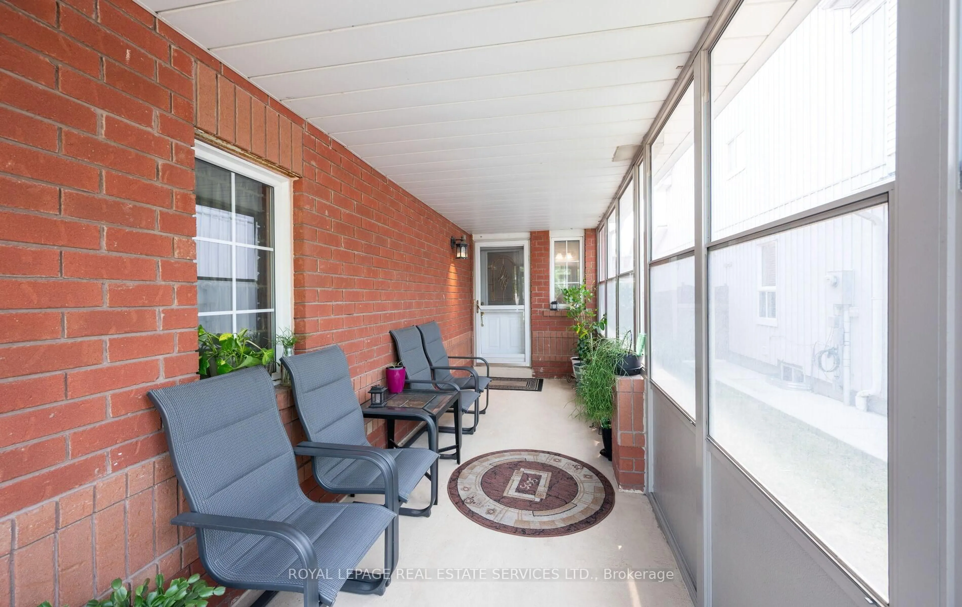 Patio, street for 812 Golden Farmer Way, Mississauga Ontario L5W 1A7