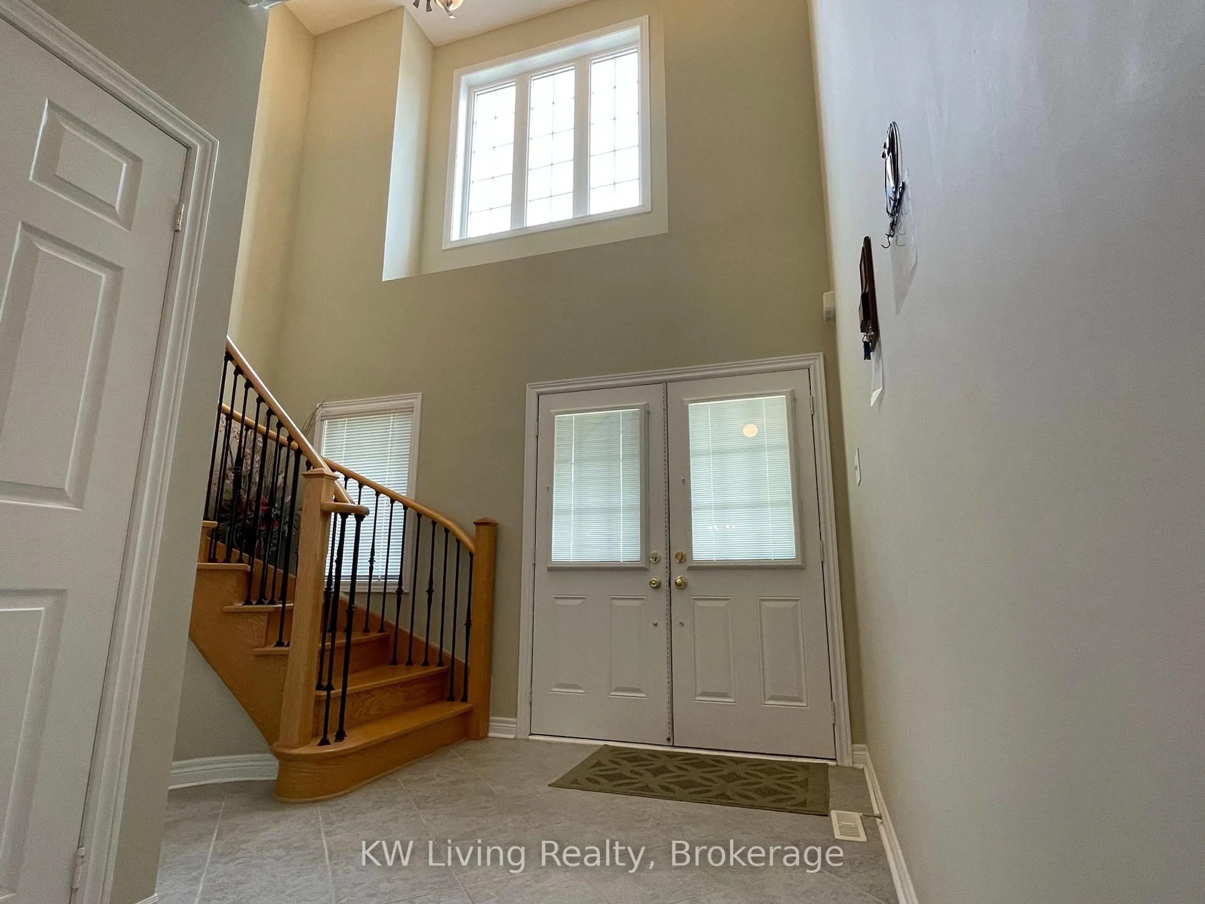 Indoor entryway for 64 Oblate Cres, Brampton Ontario L6Y 0L4