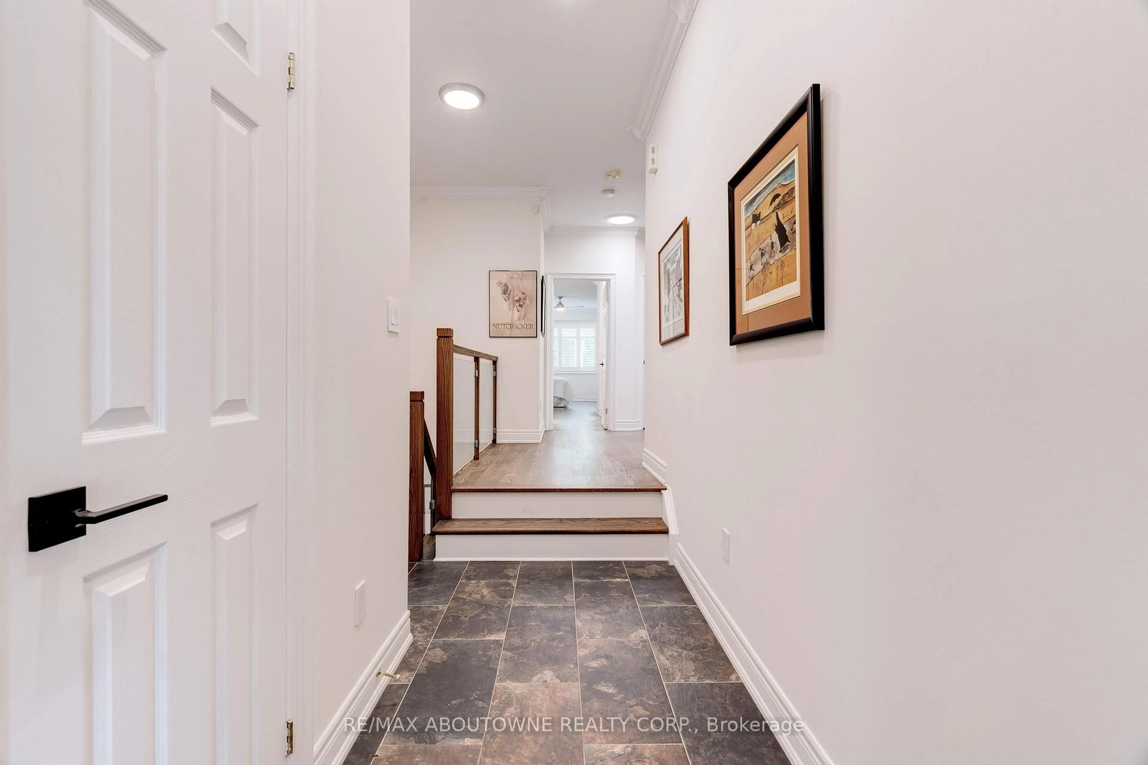 Indoor entryway for 1169 Dorval Dr #24, Oakville Ontario L6M 4V7