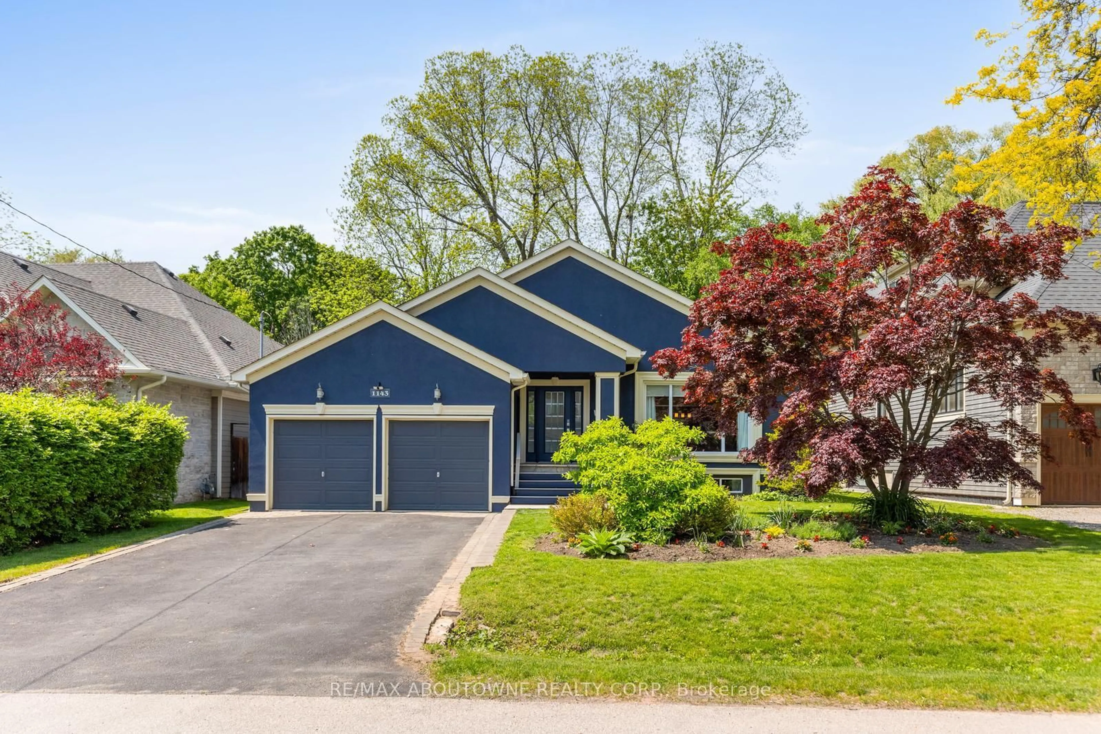 Home with vinyl exterior material, street for 1143 Shaw St, Oakville Ontario L6L 2S1