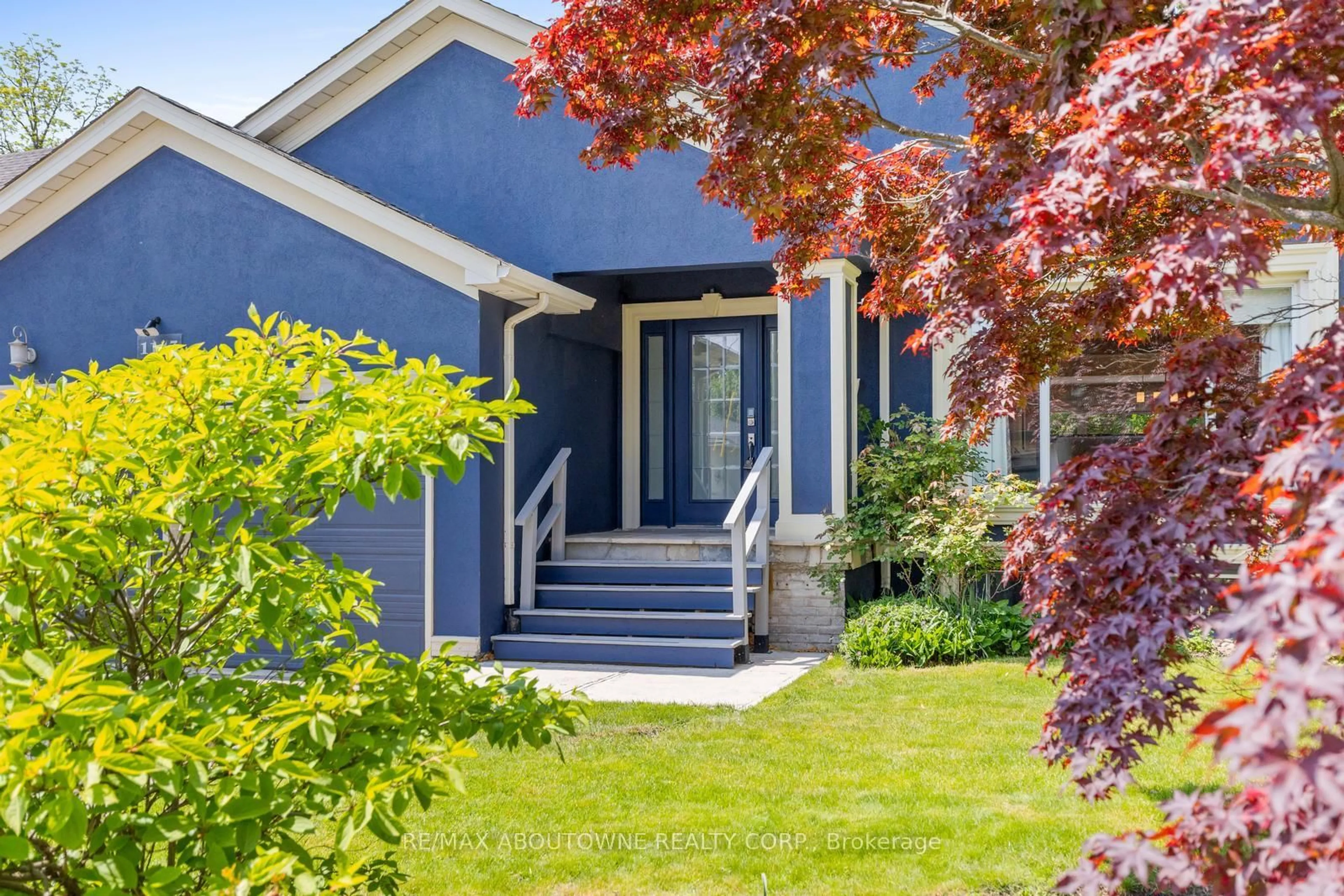 Home with vinyl exterior material, street for 1143 Shaw St, Oakville Ontario L6L 2S1