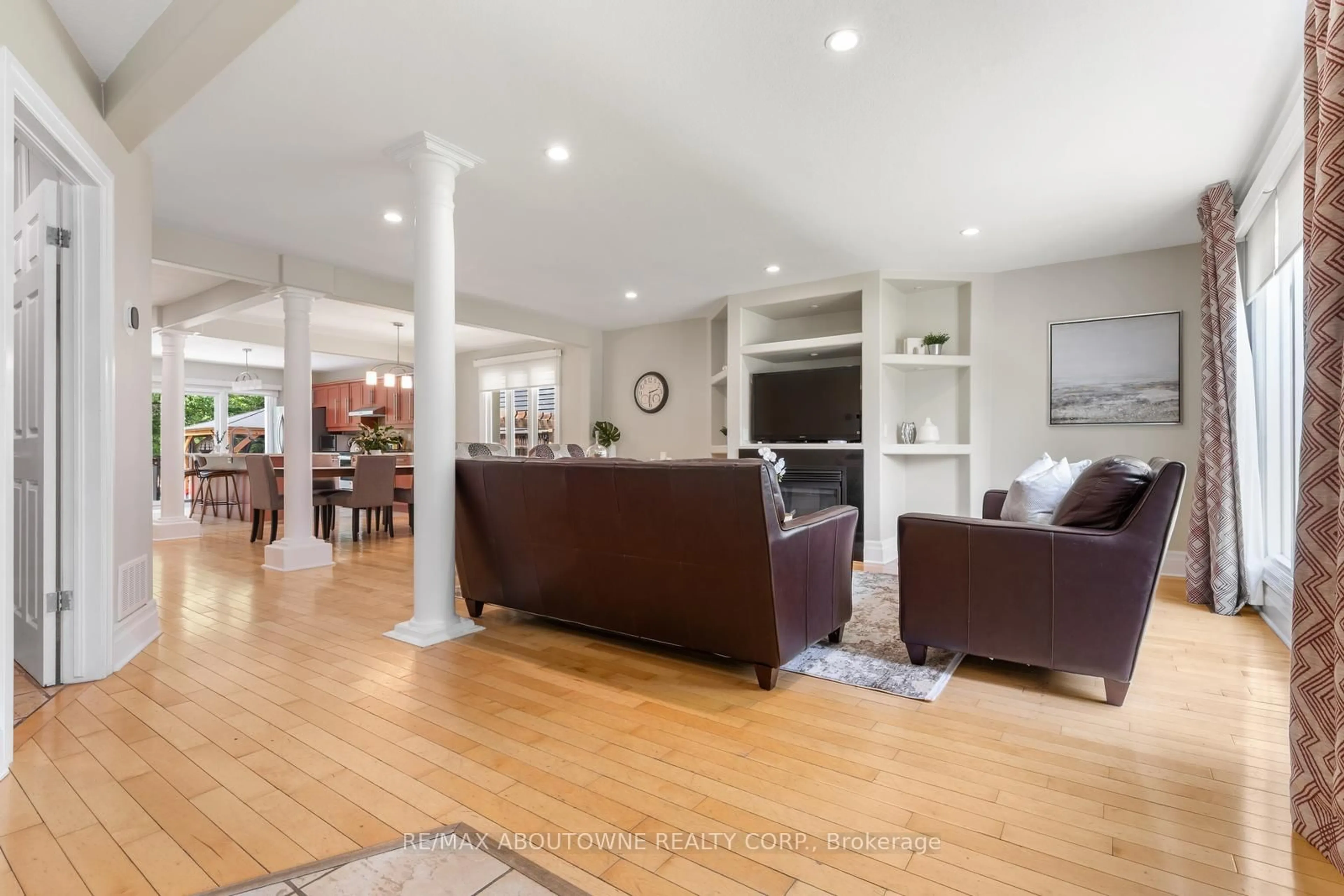 Living room with furniture, unknown for 1143 Shaw St, Oakville Ontario L6L 2S1
