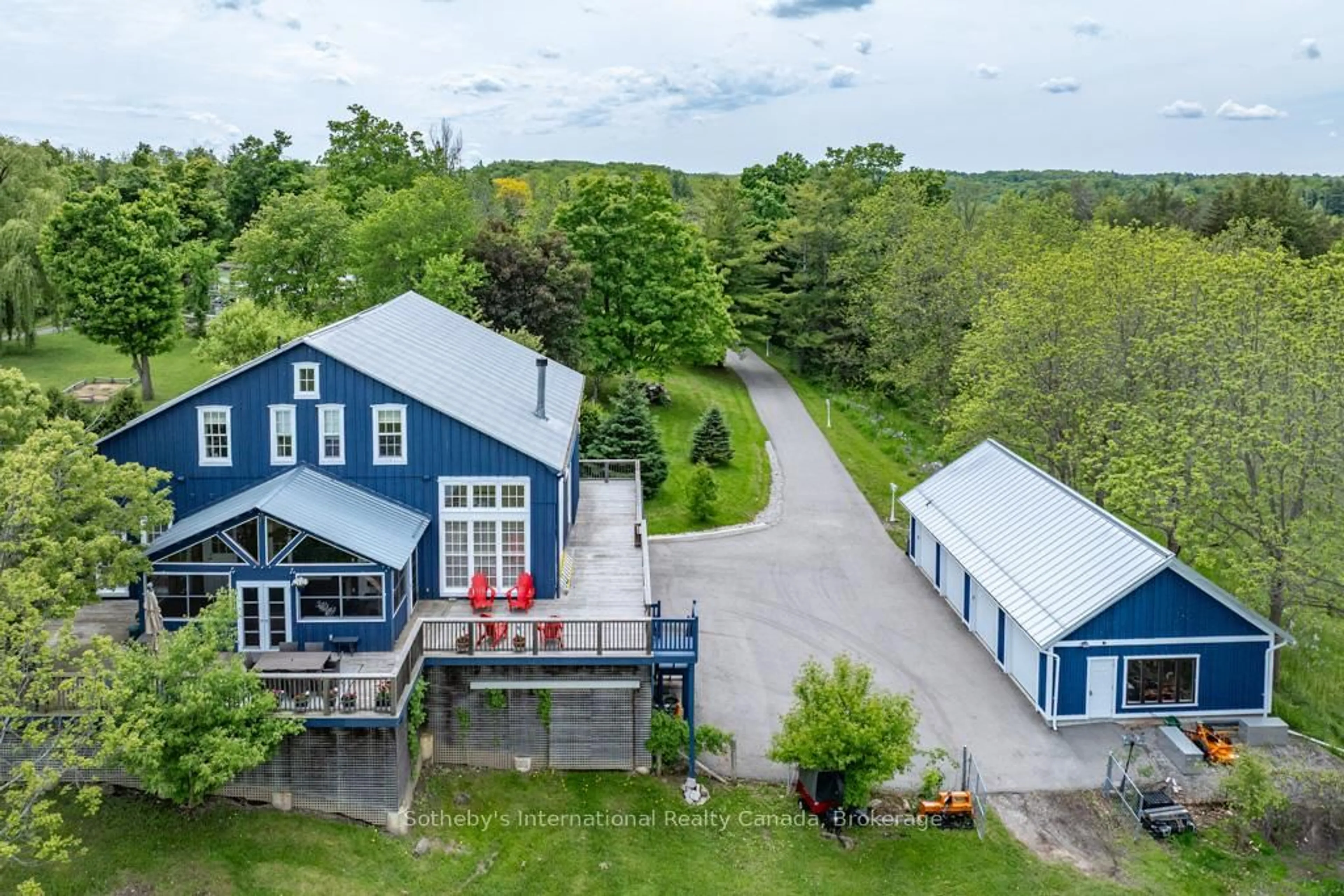 A pic from outside/outdoor area/front of a property/back of a property/a pic from drone, unknown for 6115 Guelph Line, Burlington Ontario L7P 0A6