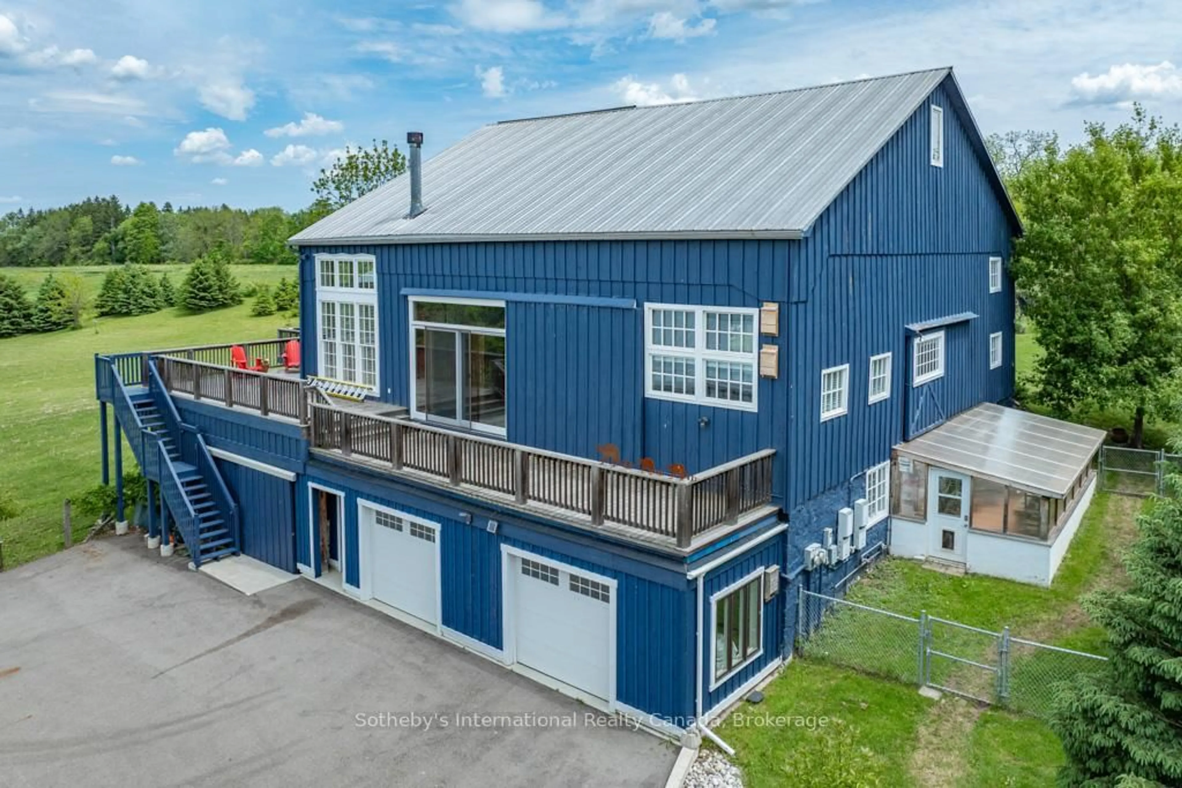 A pic from outside/outdoor area/front of a property/back of a property/a pic from drone, building for 6115 Guelph Line, Burlington Ontario L7P 0A6