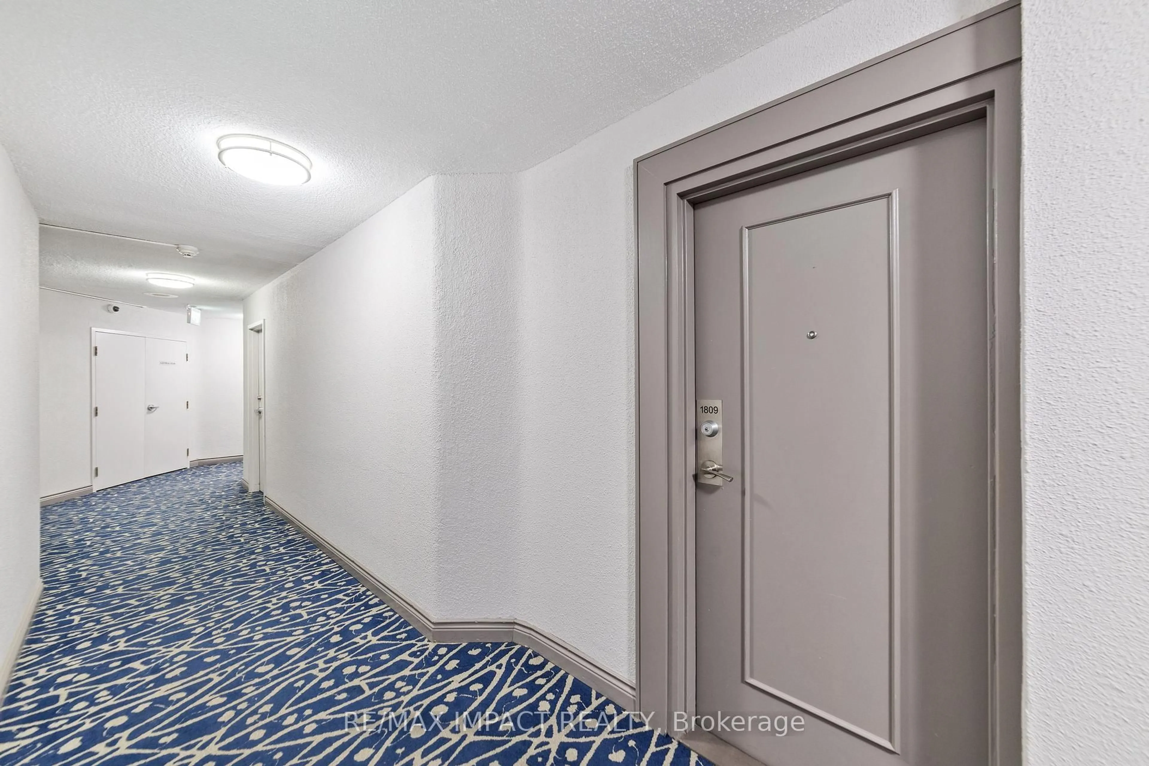 Indoor foyer for 234 Albion Rd #1809, Toronto Ontario M9W 6A5