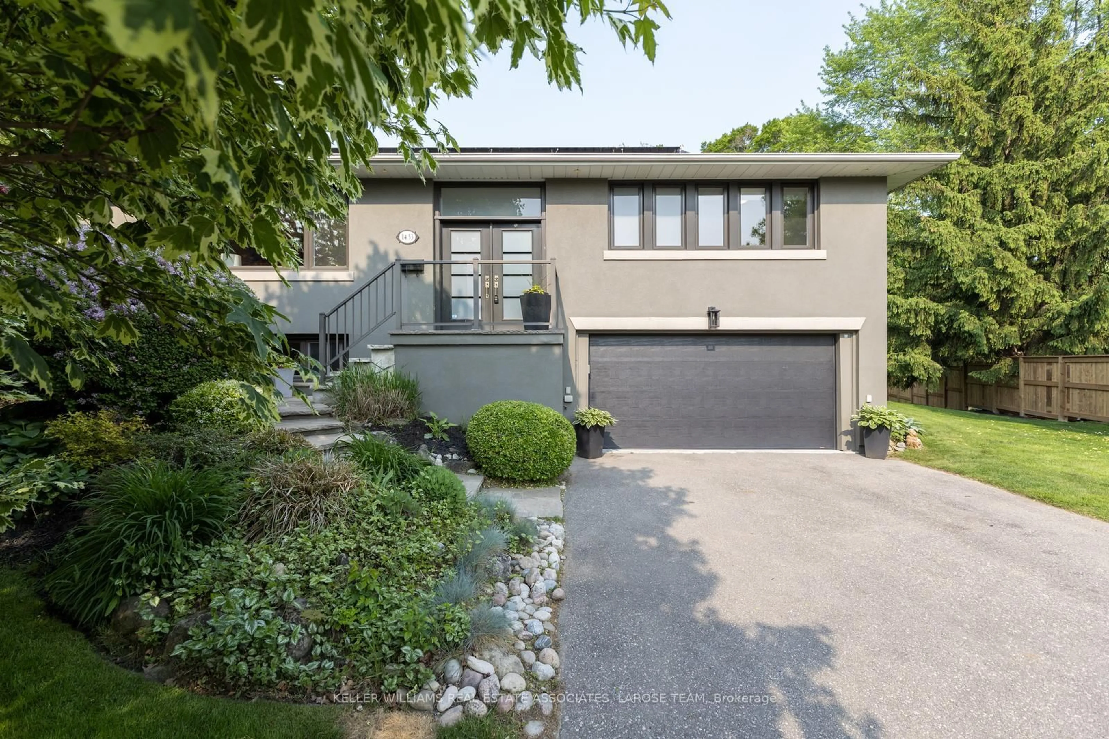 Home with brick exterior material, street for 1433 Larchview Tr, Mississauga Ontario L5E 3C2