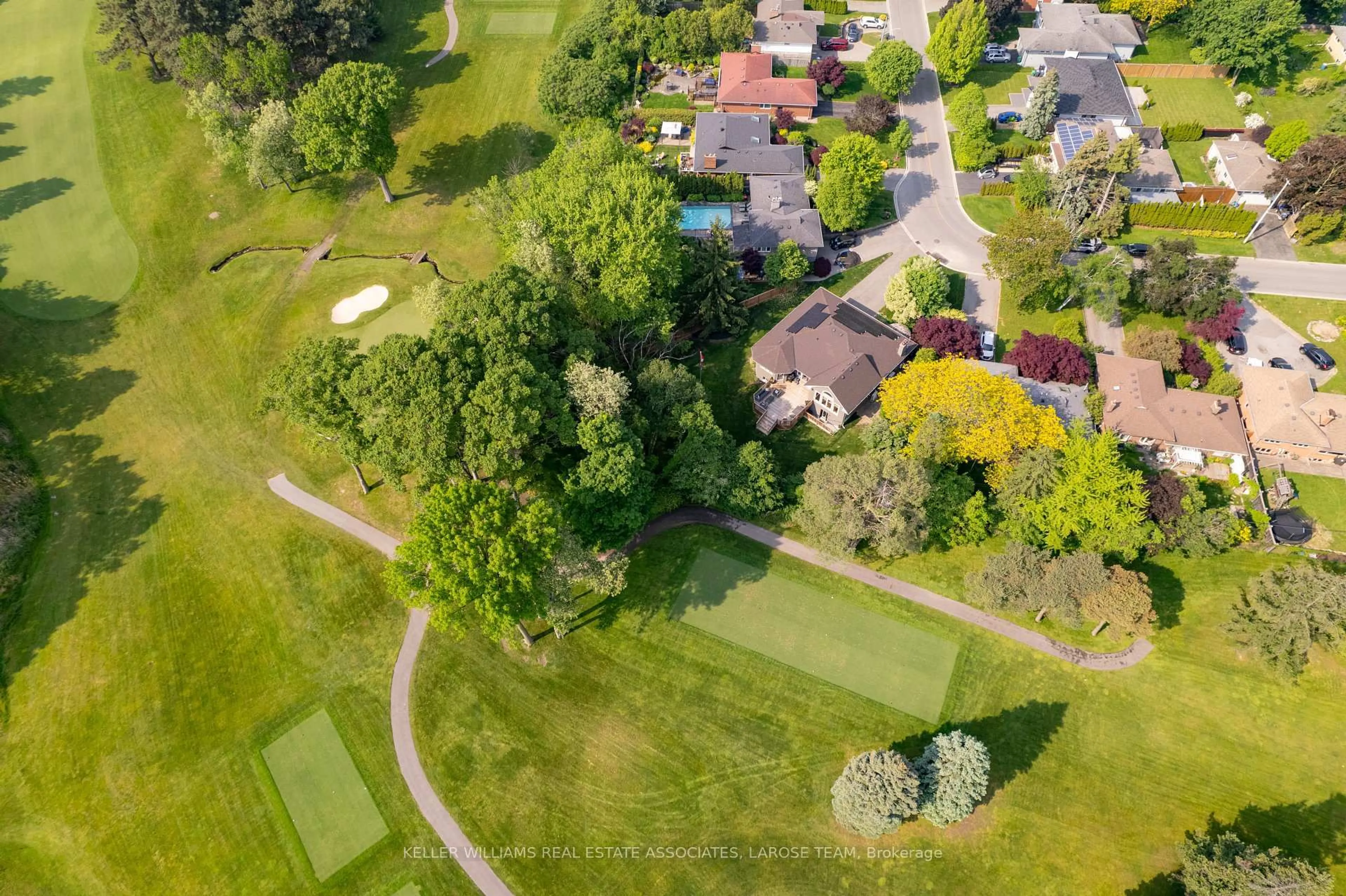 A pic from outside/outdoor area/front of a property/back of a property/a pic from drone, street for 1433 Larchview Tr, Mississauga Ontario L5E 3C2