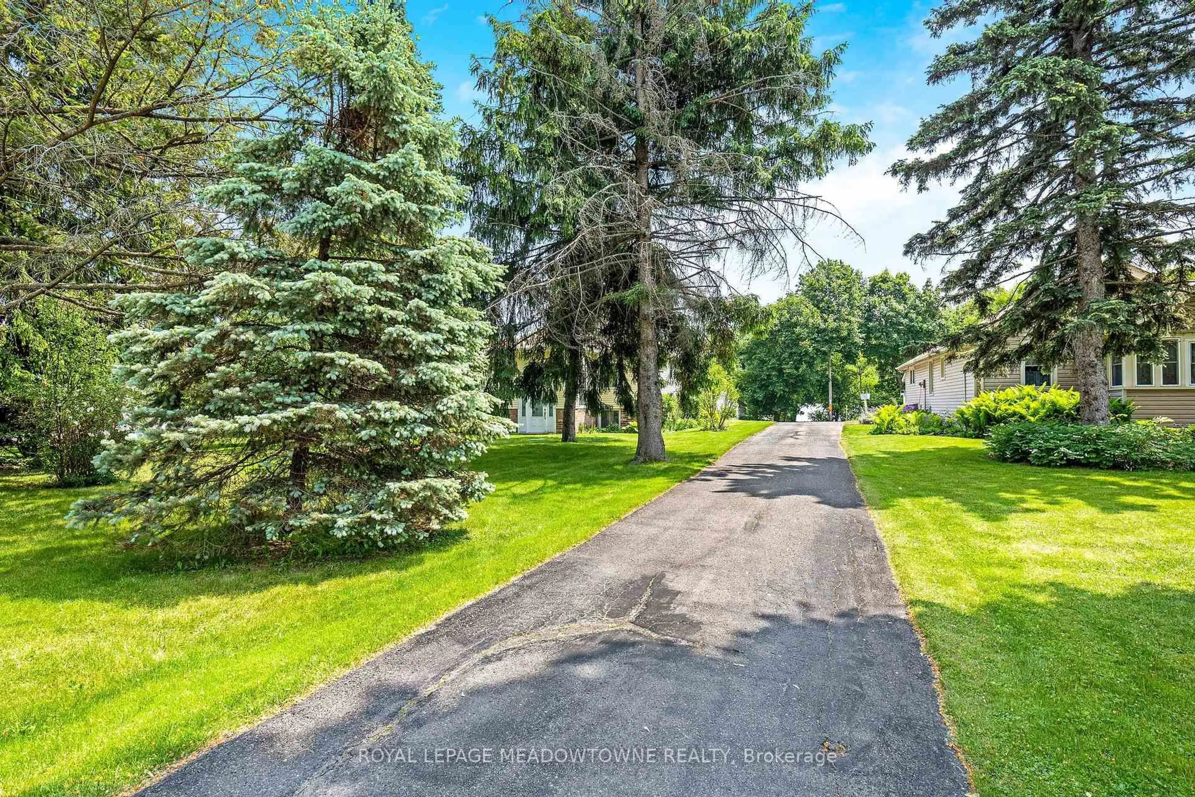 A pic from outside/outdoor area/front of a property/back of a property/a pic from drone, street for 1 Caseley Dr, Halton Hills Ontario L0P 1K0