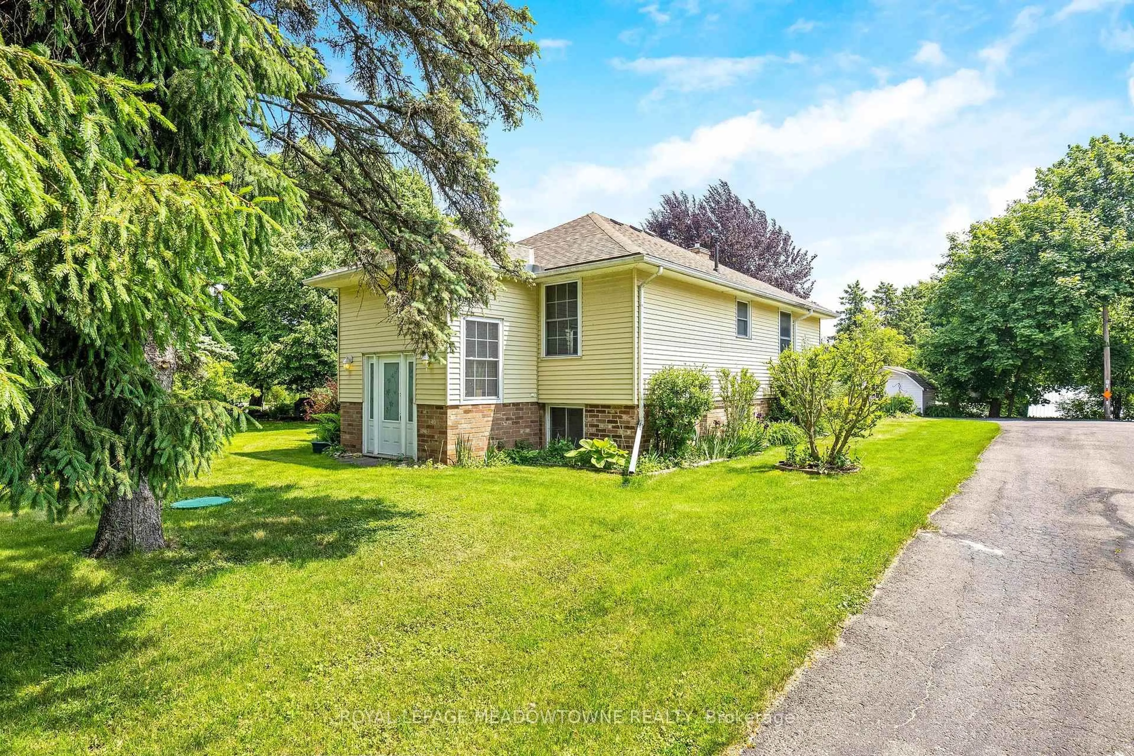 Home with vinyl exterior material, street for 1 Caseley Dr, Halton Hills Ontario L0P 1K0