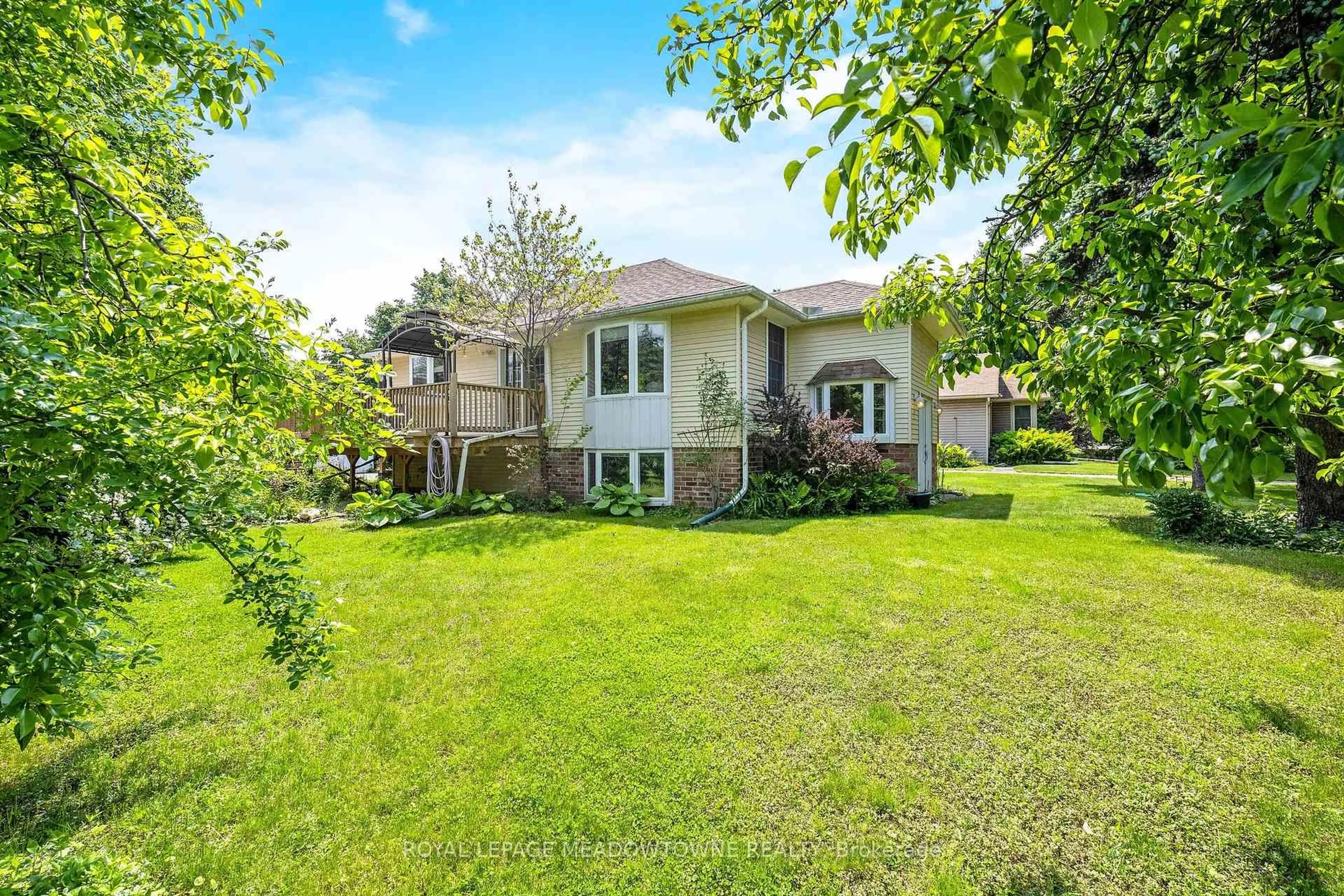 A pic from outside/outdoor area/front of a property/back of a property/a pic from drone, unknown for 1 Caseley Dr, Halton Hills Ontario L0P 1K0