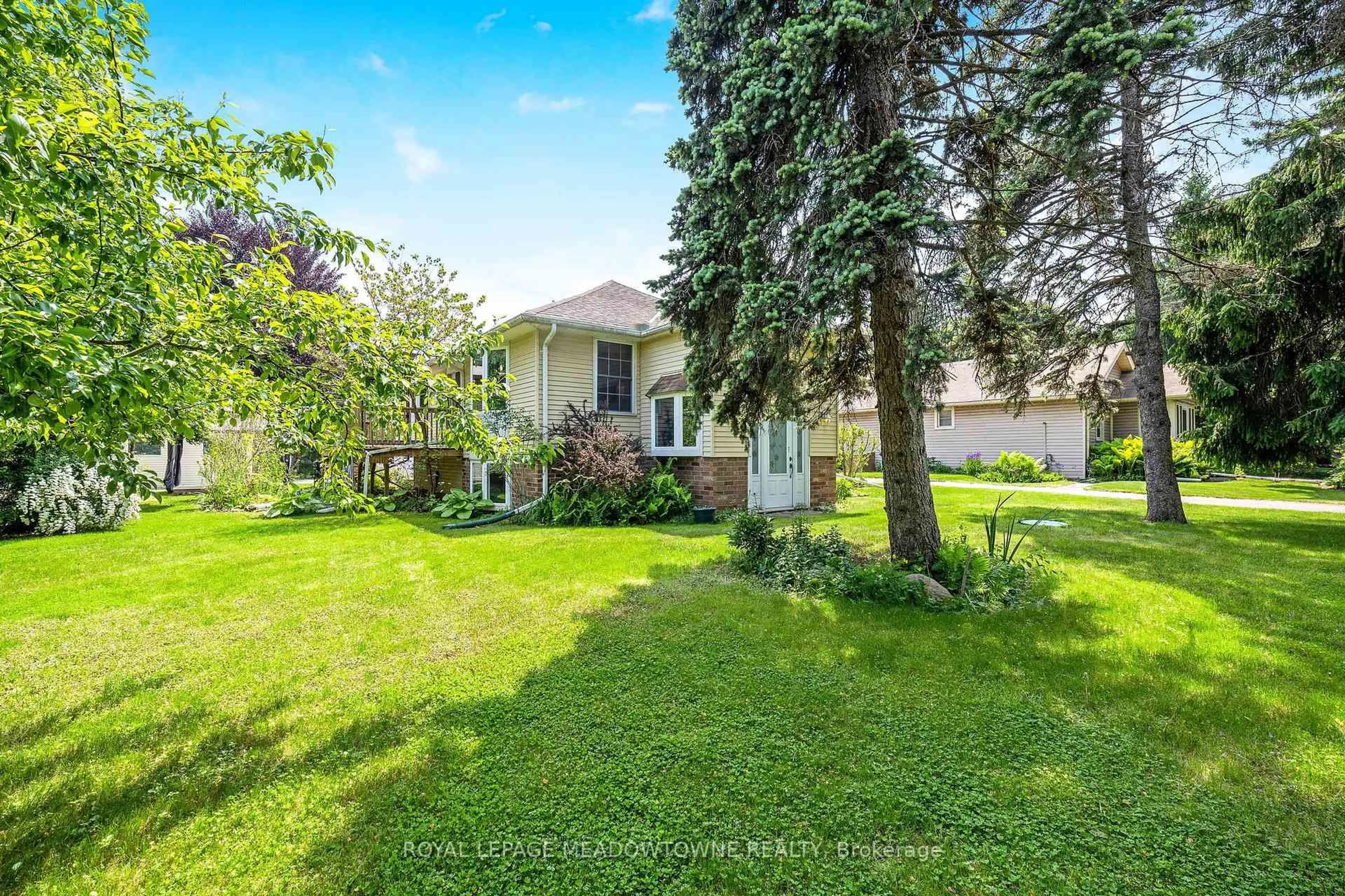 A pic from outside/outdoor area/front of a property/back of a property/a pic from drone, unknown for 1 Caseley Dr, Halton Hills Ontario L0P 1K0