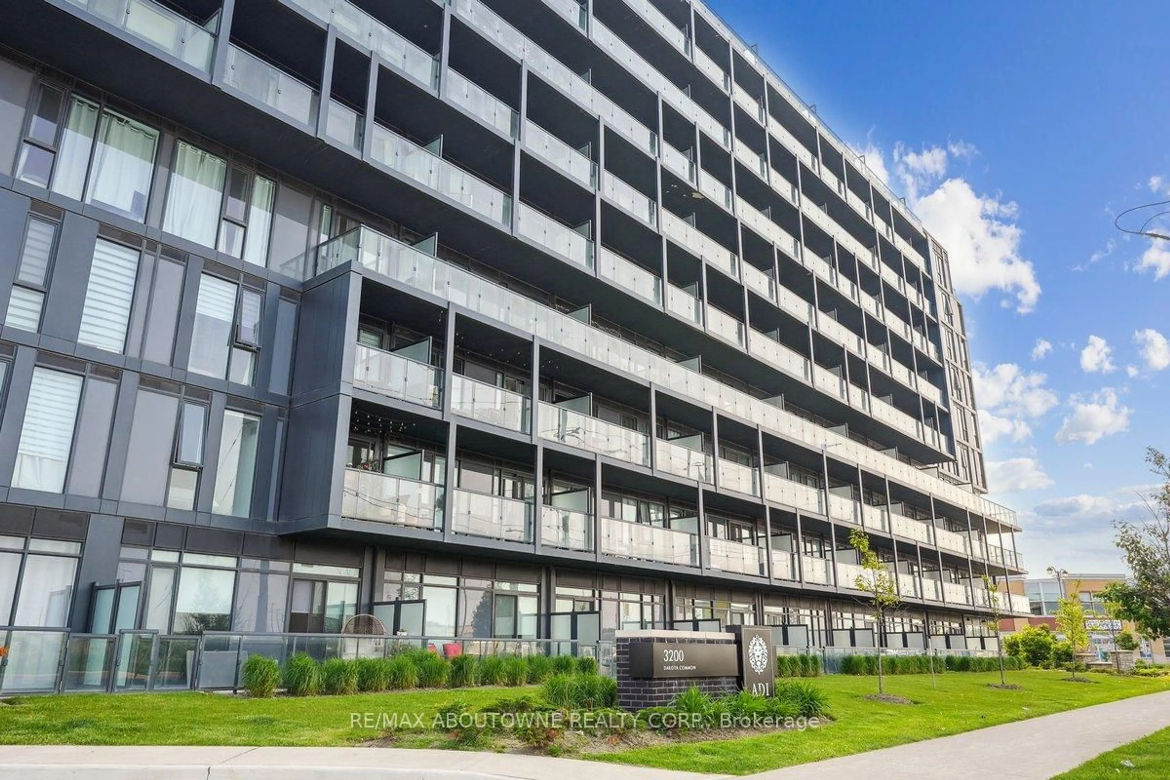 Unknown for 3200 Dakota Common #B817, Burlington Ontario L7M 2A7