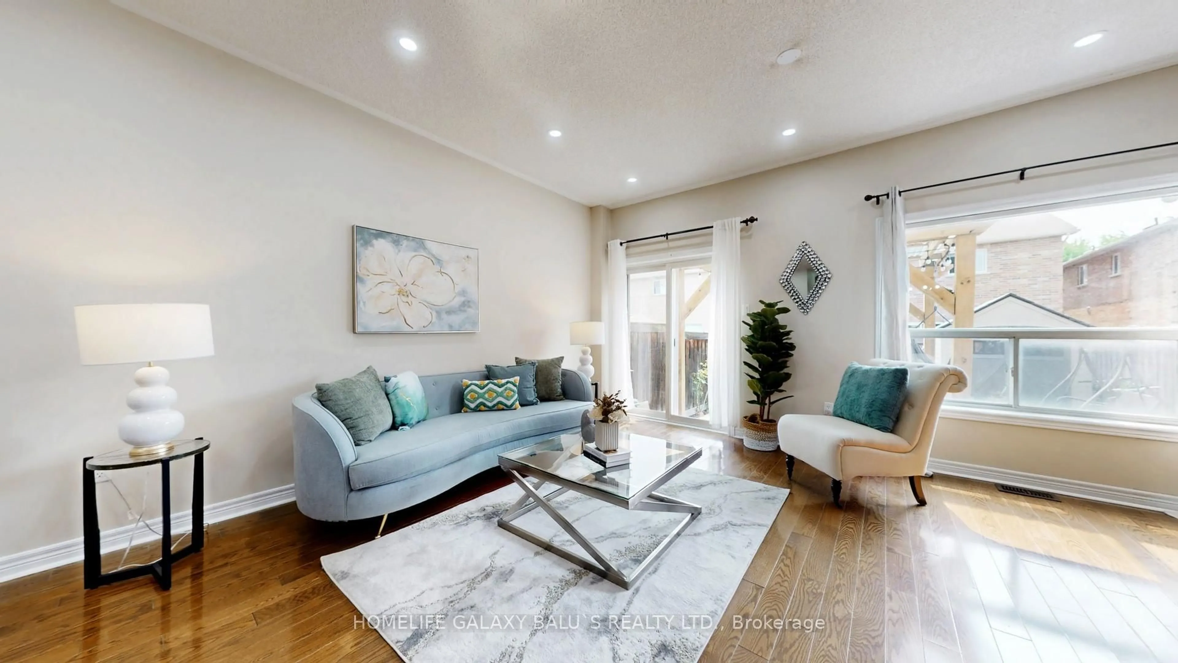 Living room with furniture, unknown for 383 Comiskey Cres, Mississauga Ontario L5W 0C6