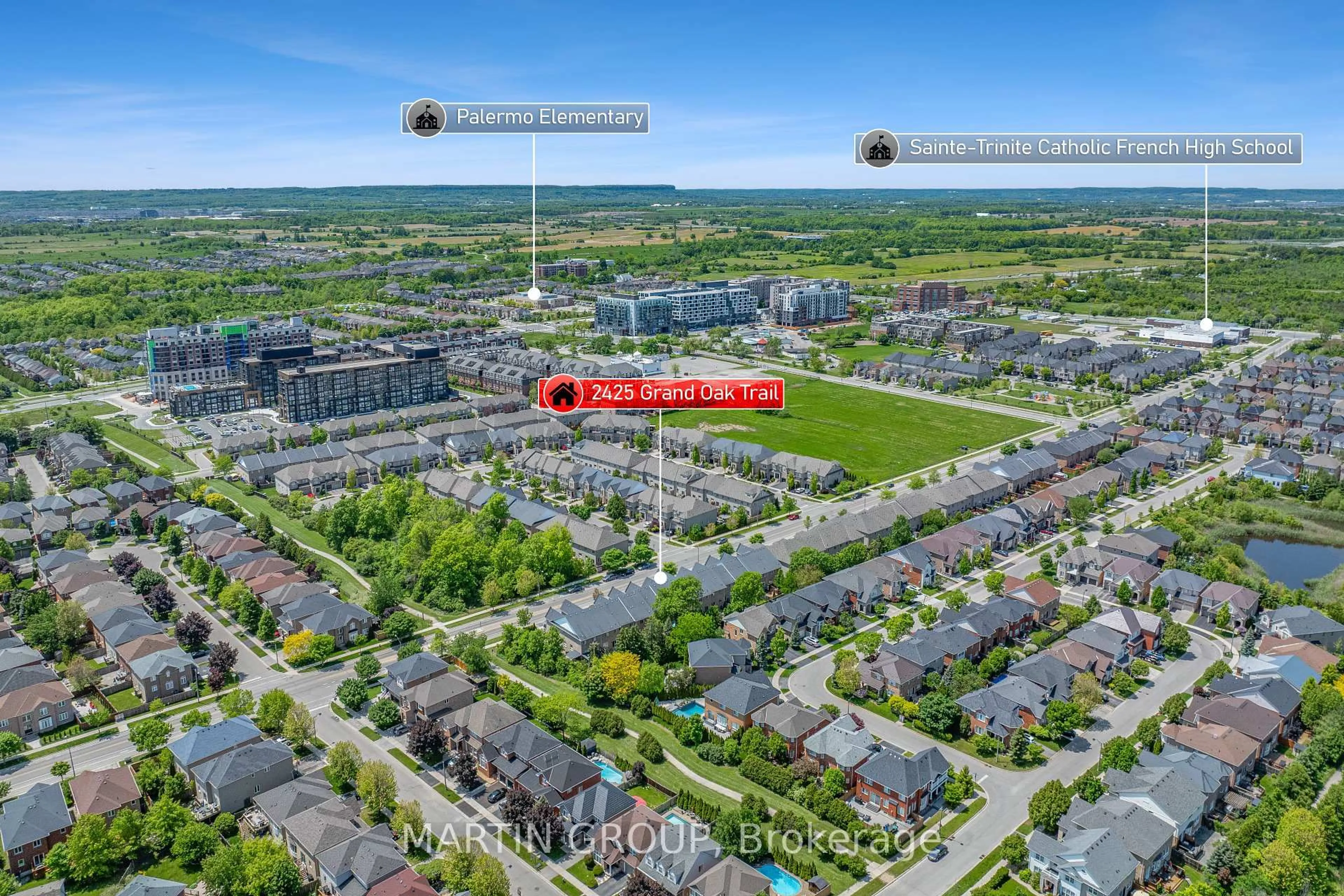A pic from outside/outdoor area/front of a property/back of a property/a pic from drone, street for 2425 Grand Oak Tr, Oakville Ontario L6M 0J4