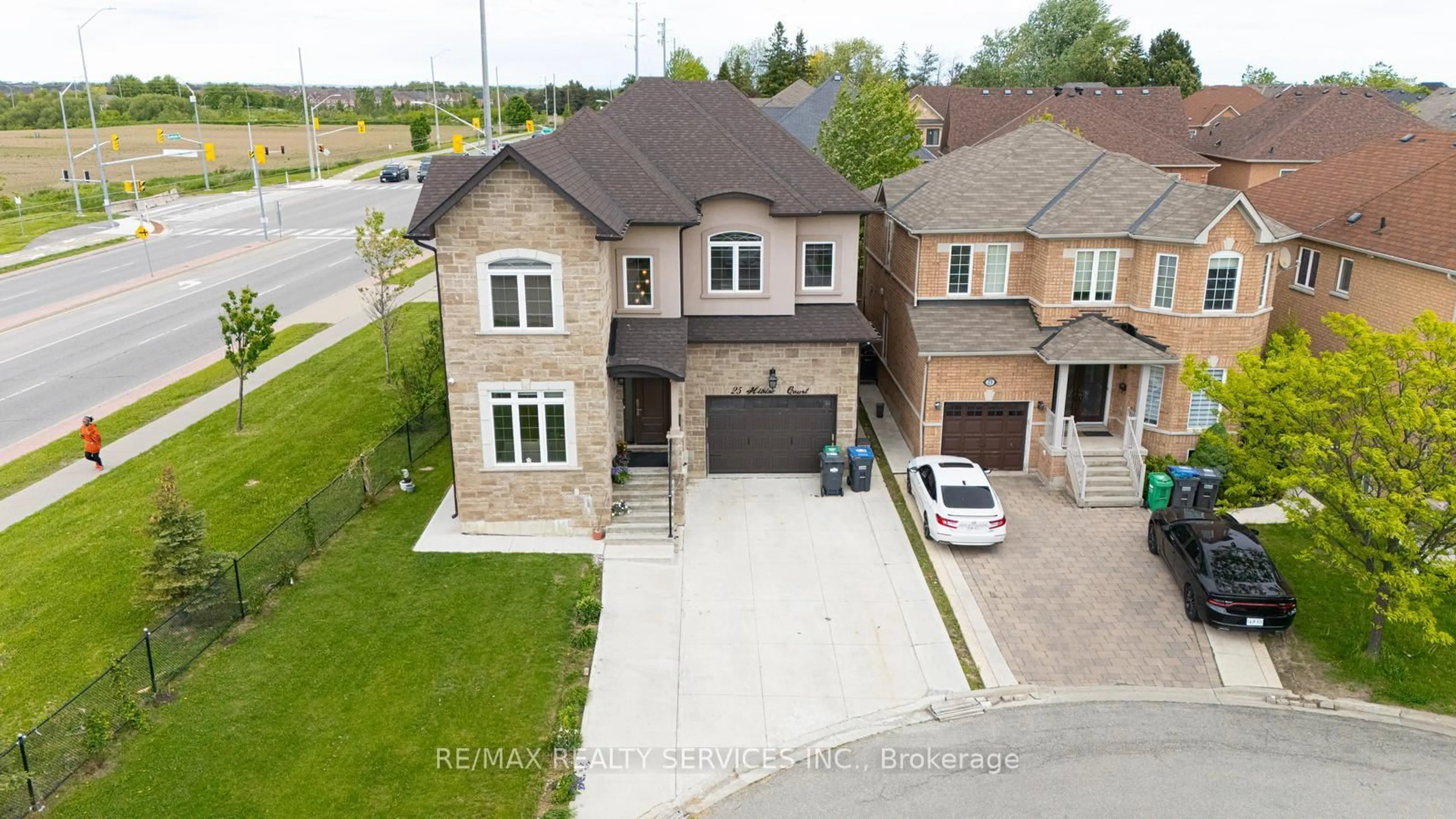 A pic from outside/outdoor area/front of a property/back of a property/a pic from drone, street for 25 Hibiscus Crt, Brampton Ontario L6R 0K6