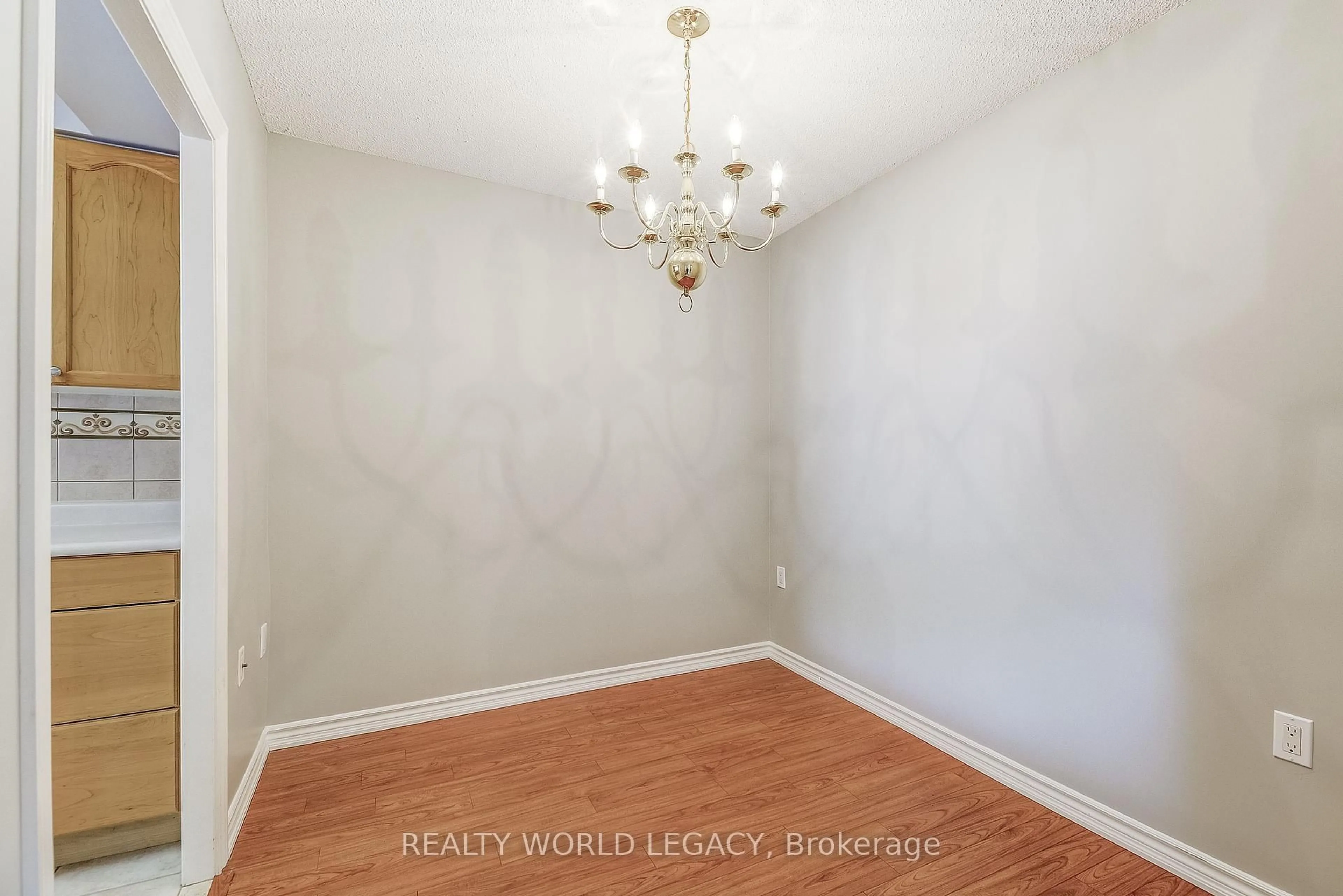 A pic of a room for 100 Burloak Dr #1218, Burlington Ontario L7L 6P6