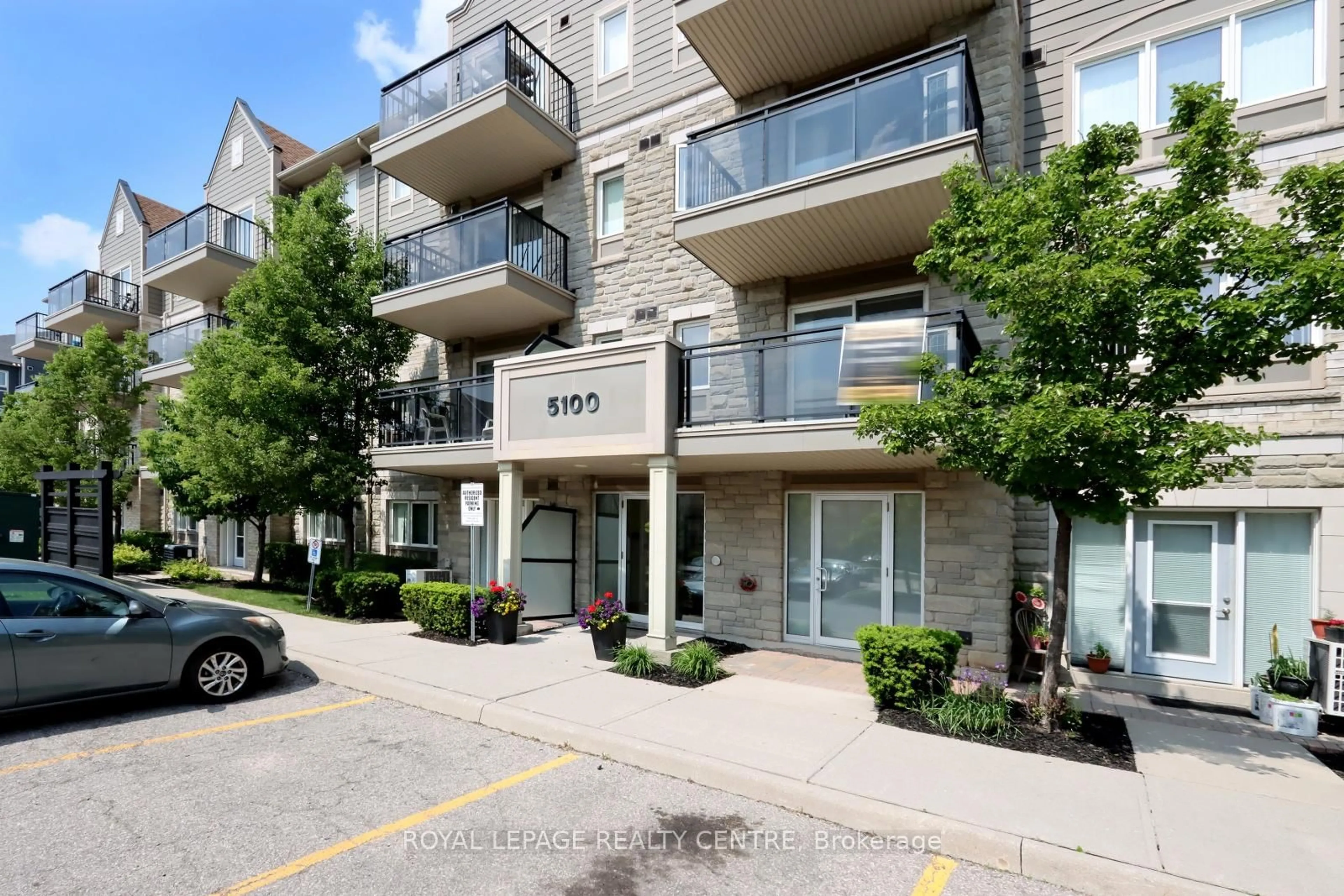 Patio, street for 5100 Winston Churchill Blvd #103, Mississauga Ontario L5M 0N9