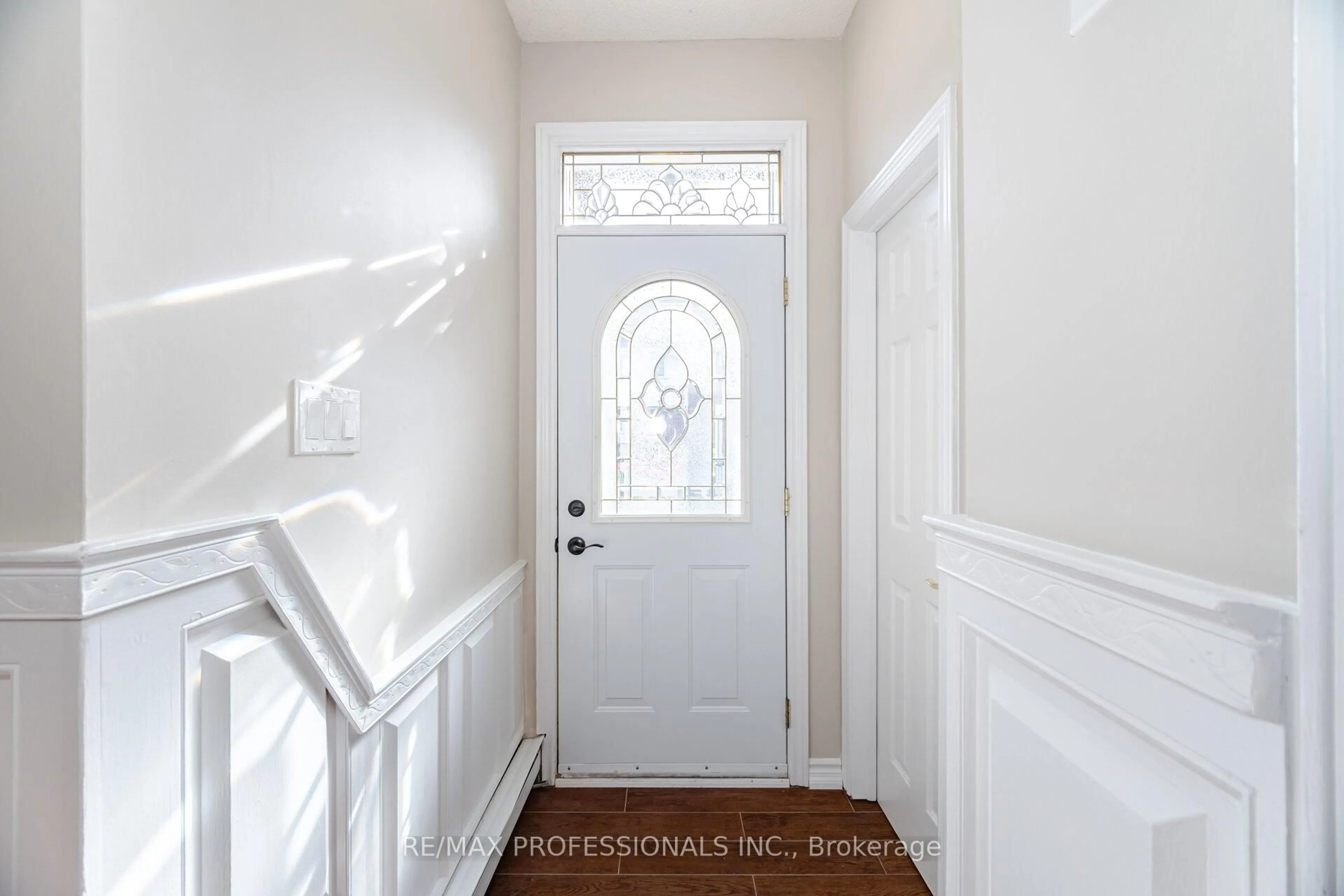 Indoor entryway for 582 Renforth Dr #34, Toronto Ontario M9C 3V9