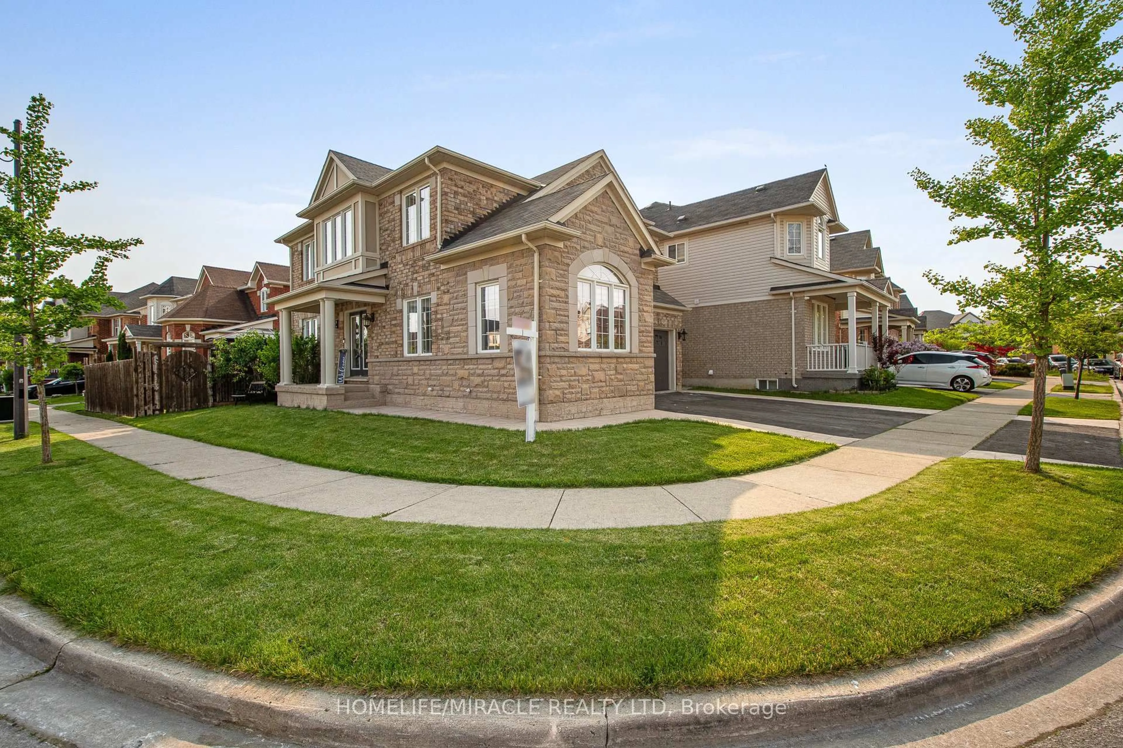 Home with brick exterior material, street for 949 Zelinsky Cres, Milton Ontario L9T 0L5