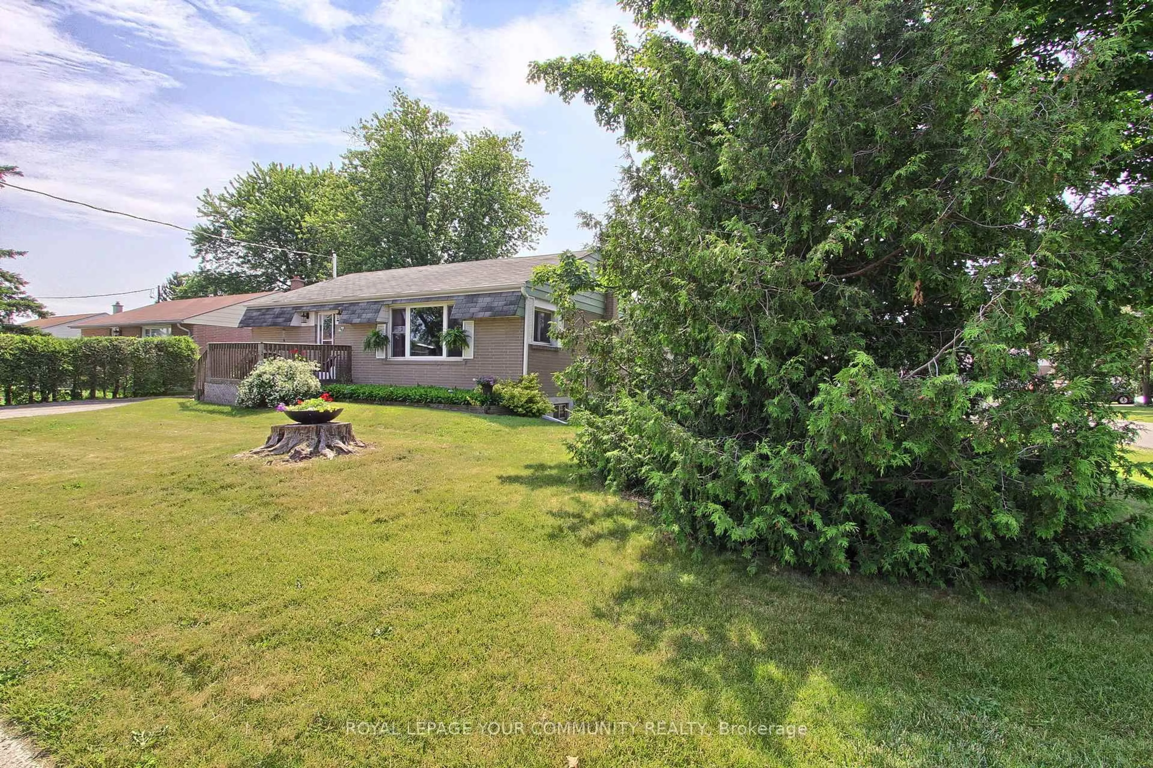 A pic from outside/outdoor area/front of a property/back of a property/a pic from drone, unknown for 92 Ellwood Dr, Caledon Ontario L7E 4W7