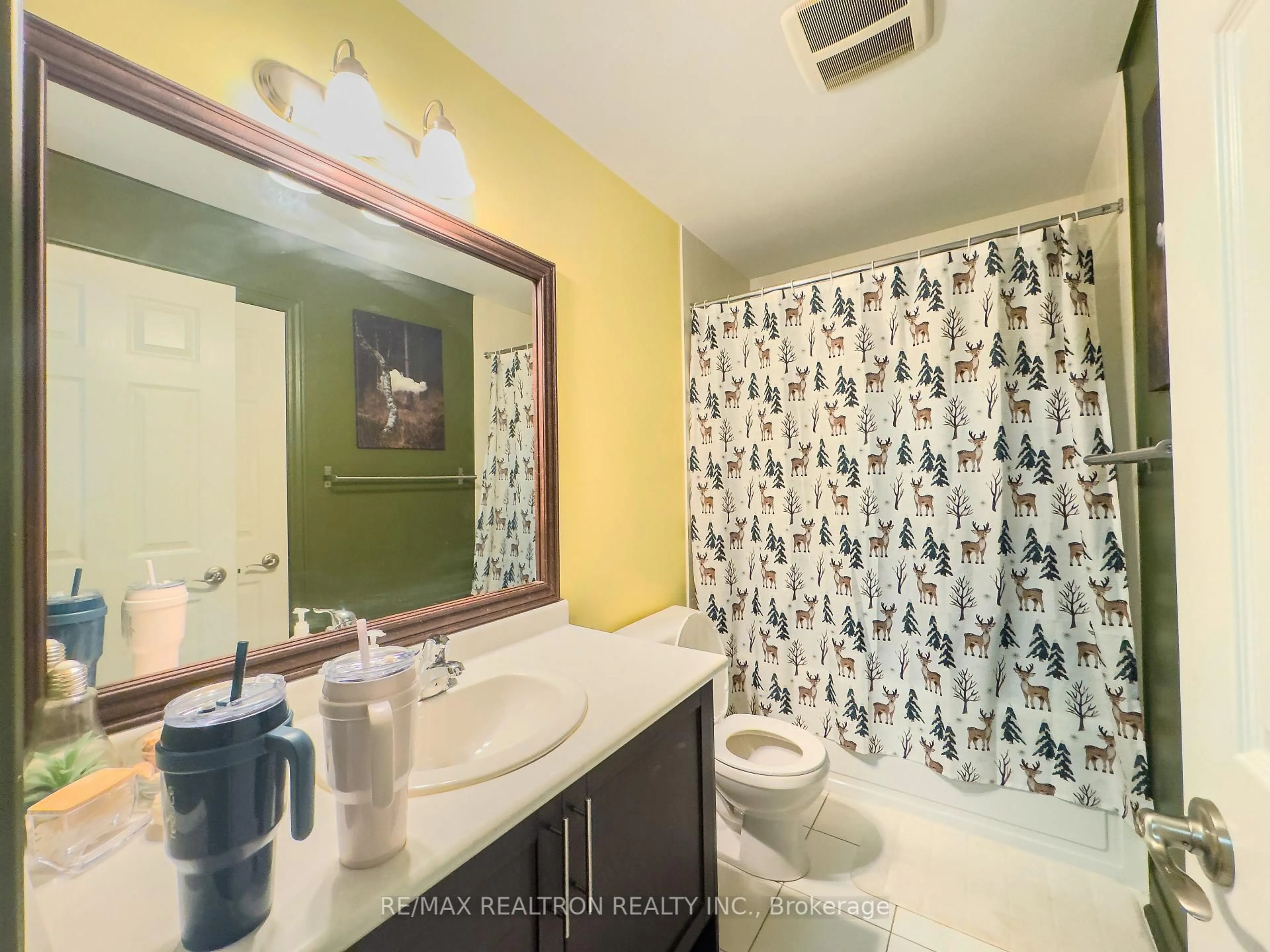 Standard bathroom, ceramic/tile floor for 5 Aspenview Ave, Caledon Ontario L7C 3P9