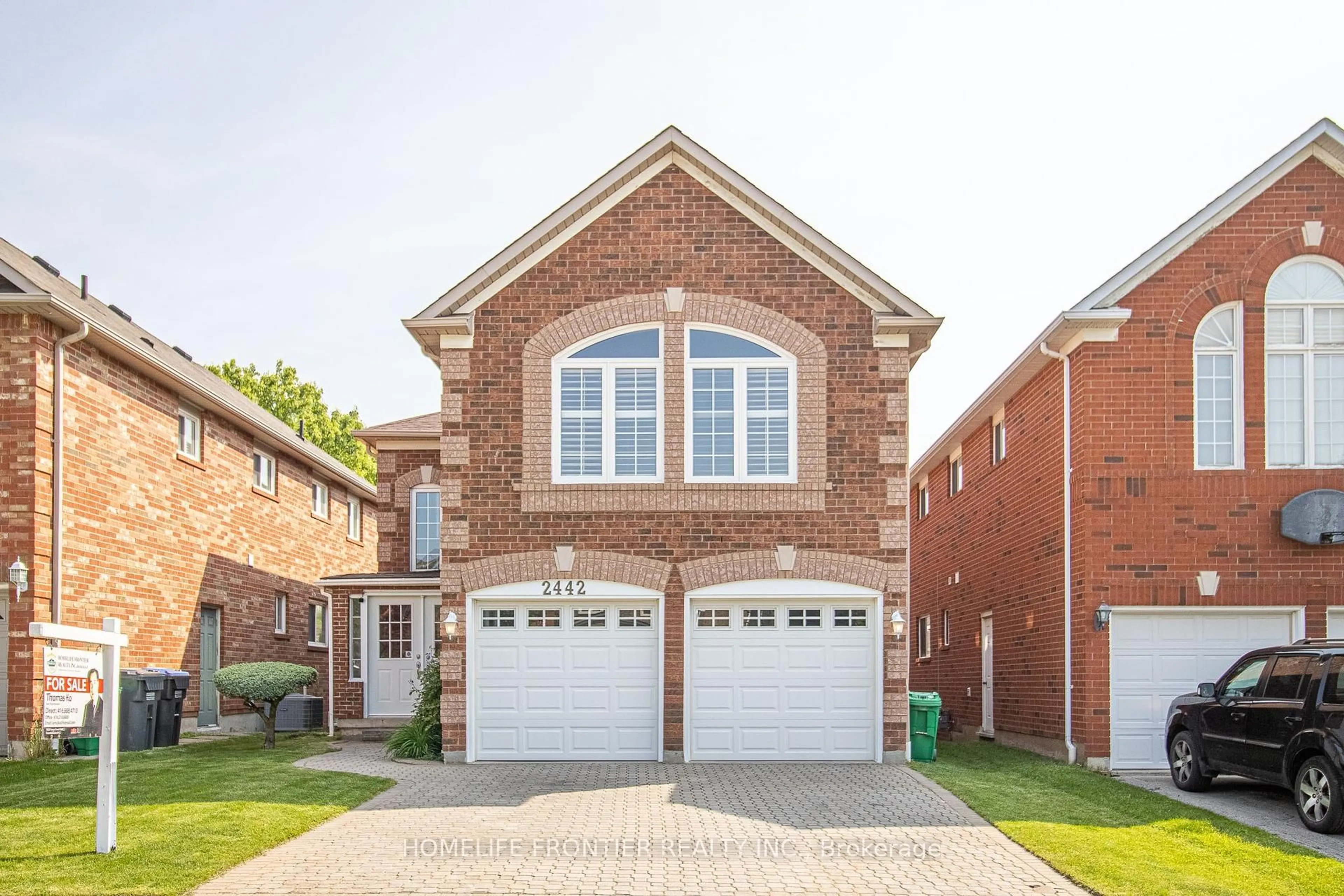 Home with brick exterior material, street for 2442 Yorktown Circ, Mississauga Ontario L5M 5X9