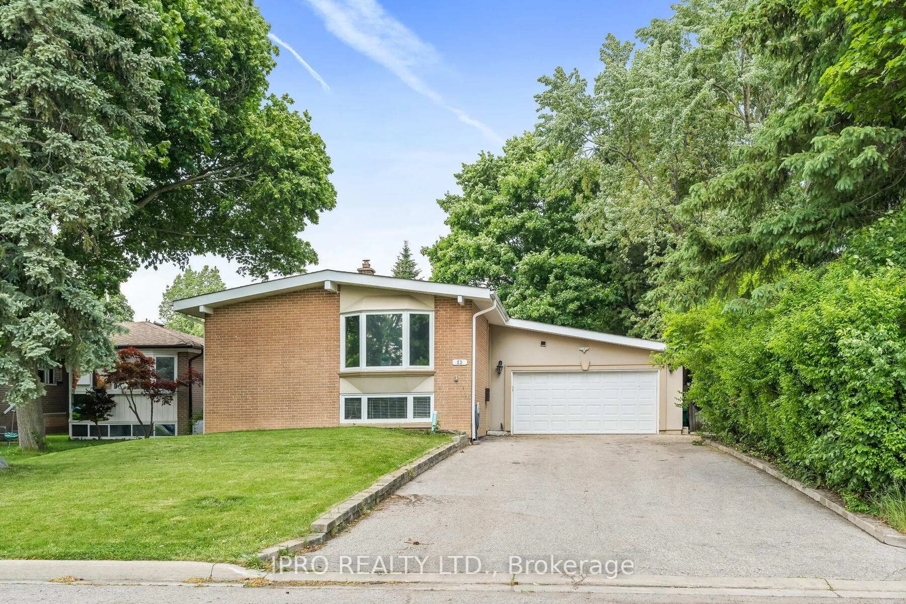 Home with brick exterior material, street for 23 Stanley Crt, Brampton Ontario L6Y 2B1