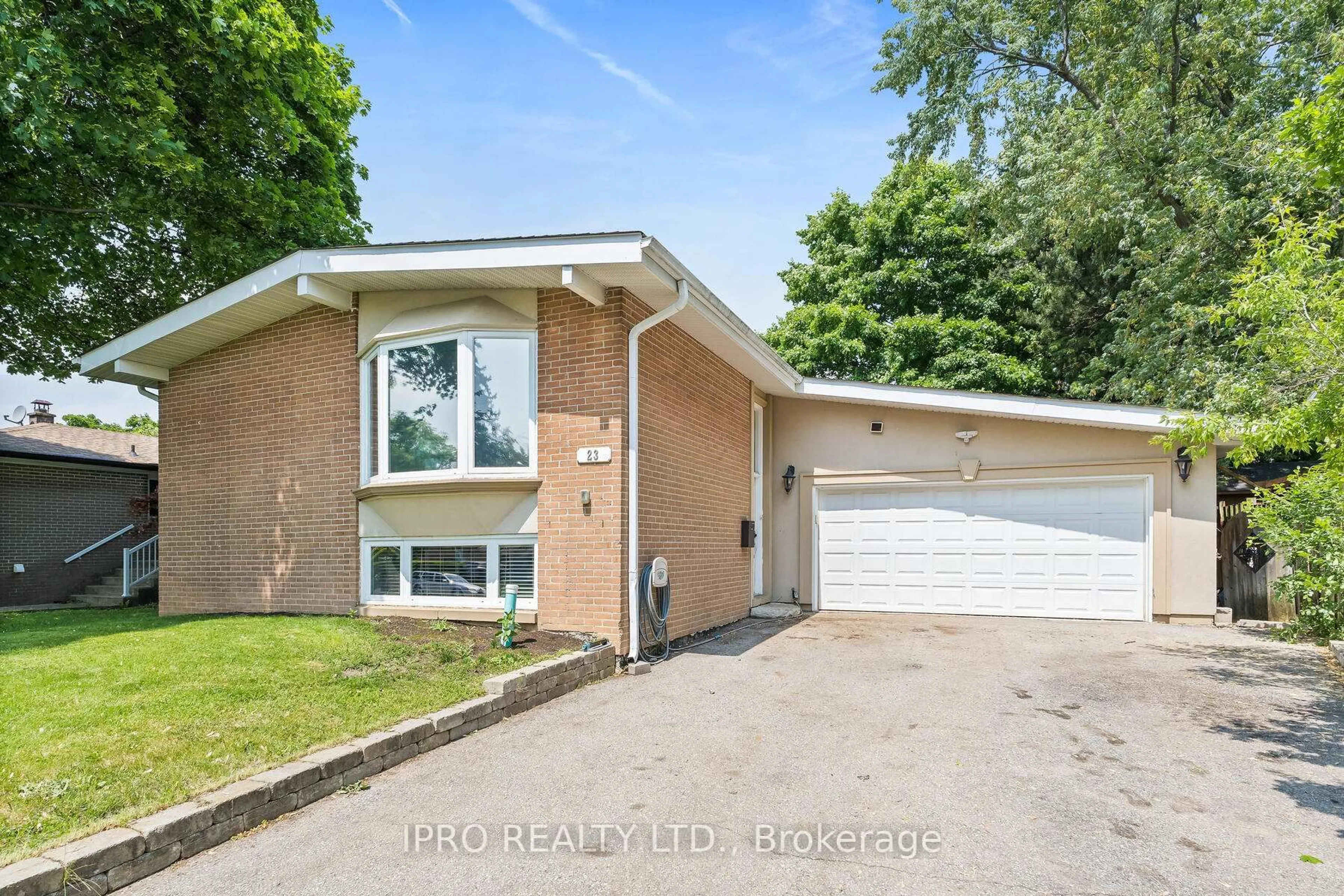 Home with brick exterior material, street for 23 Stanley Crt, Brampton Ontario L6Y 2B1
