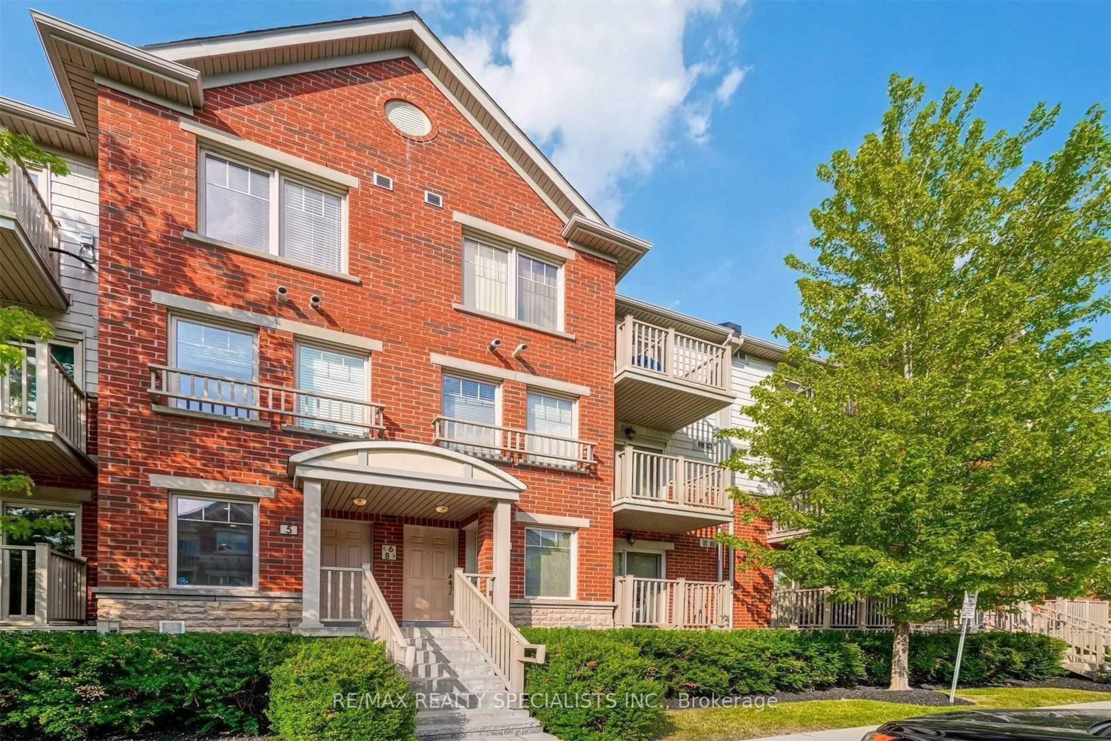 Home with brick exterior material, street for 3250 Bentley Dr #7, Mississauga Ontario L5M 0P7
