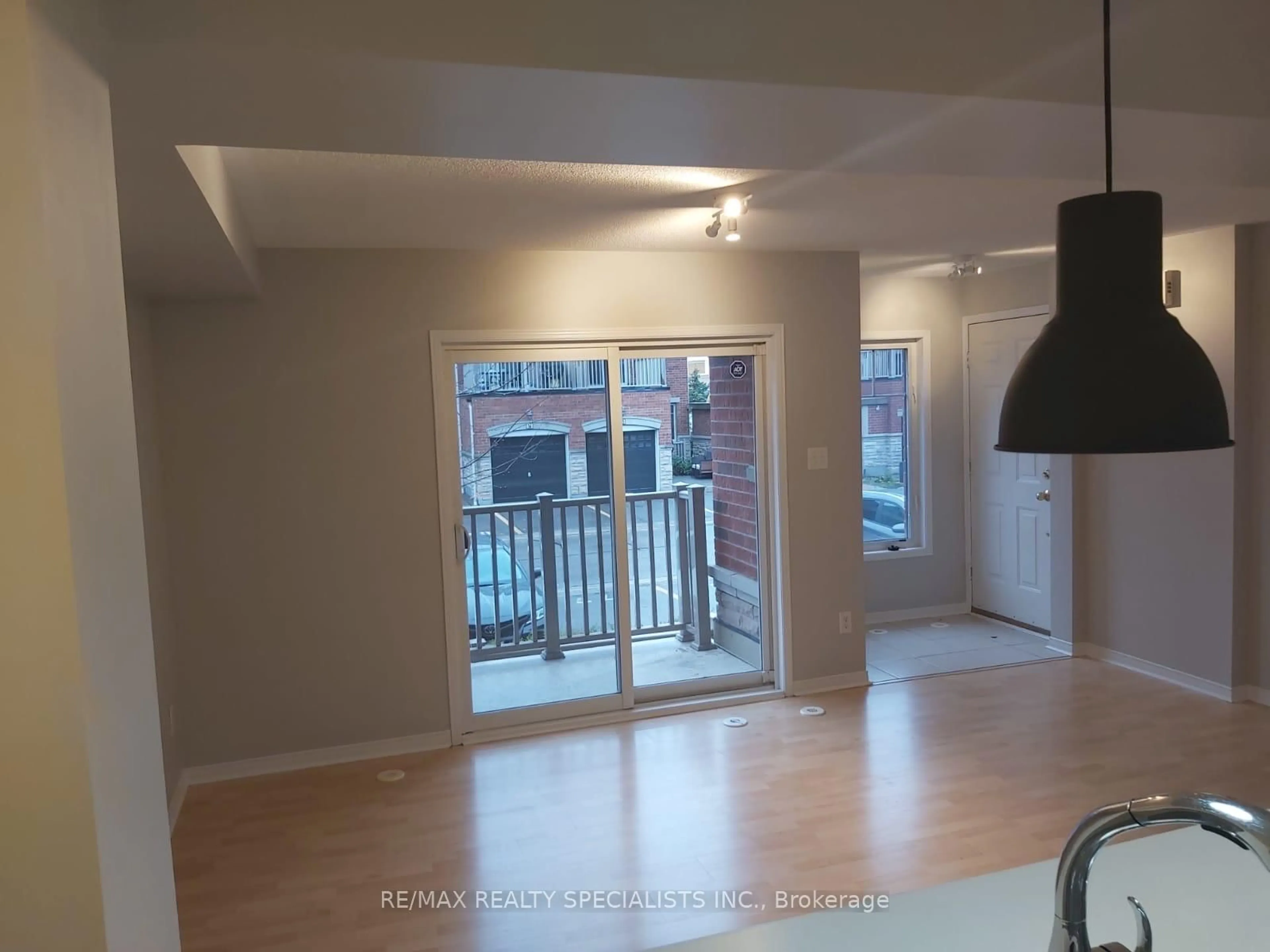 A pic of a room for 3250 Bentley Dr #7, Mississauga Ontario L5M 0P7