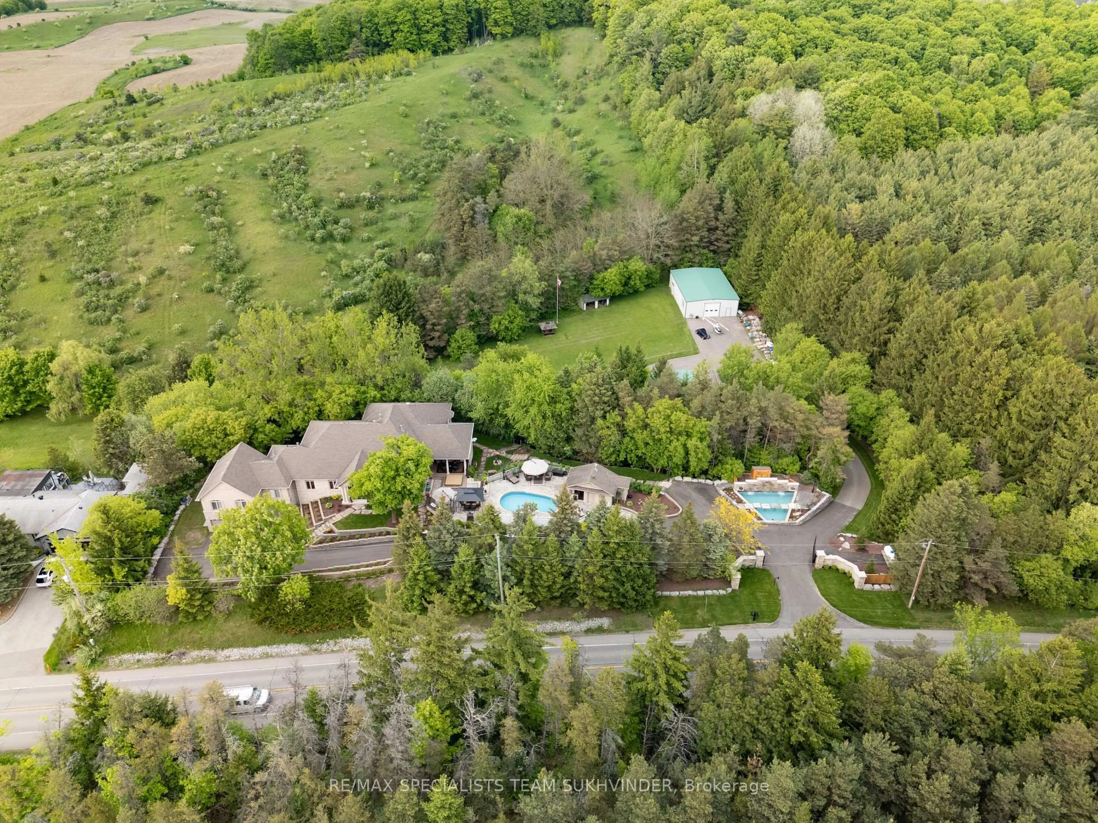 A pic from outside/outdoor area/front of a property/back of a property/a pic from drone, unknown for 16609 Mount Wolfe Rd, Caledon Ontario L7E 3P6