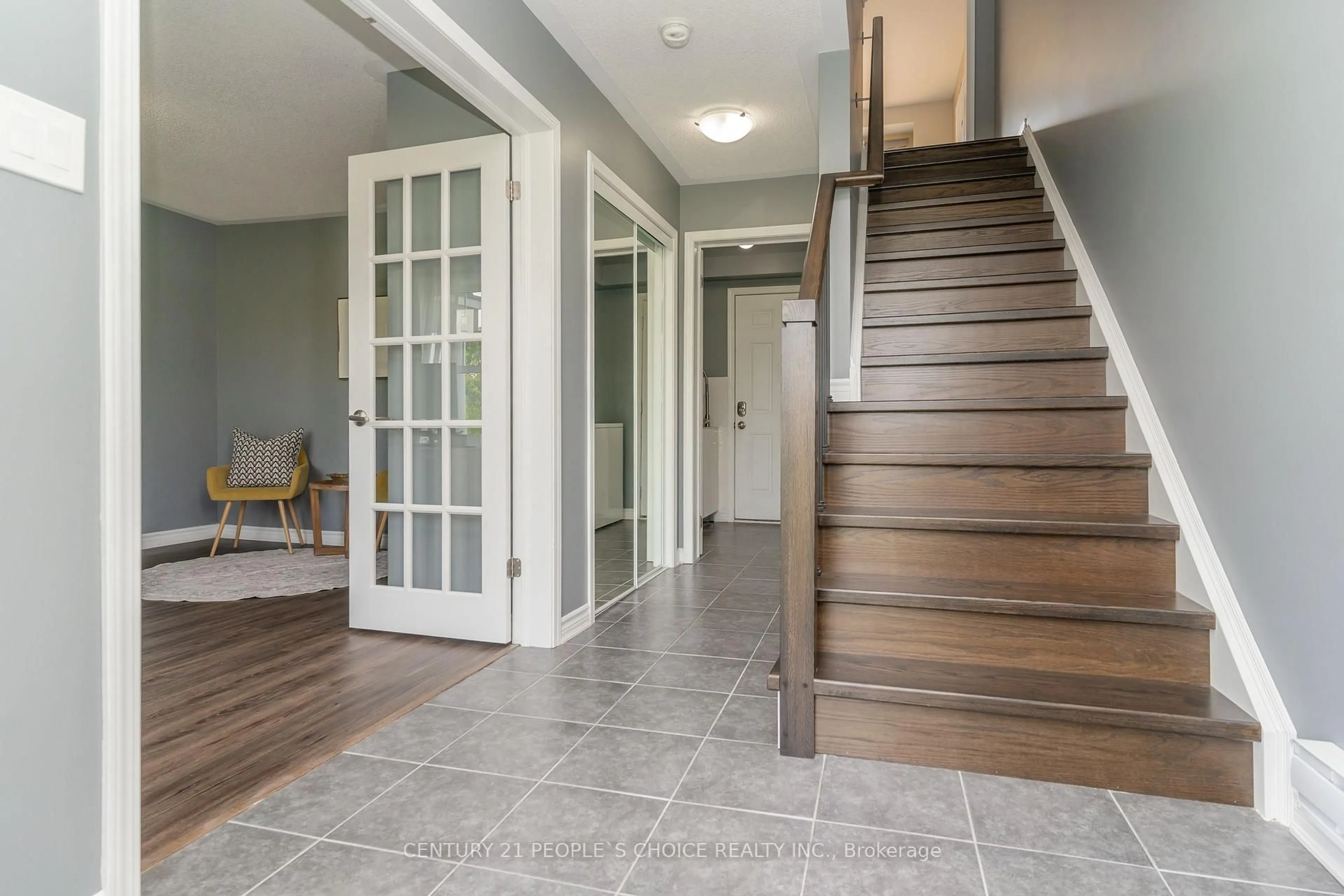 Indoor entryway for 14 Toledo Lane, Brampton Ontario L7A 4H5