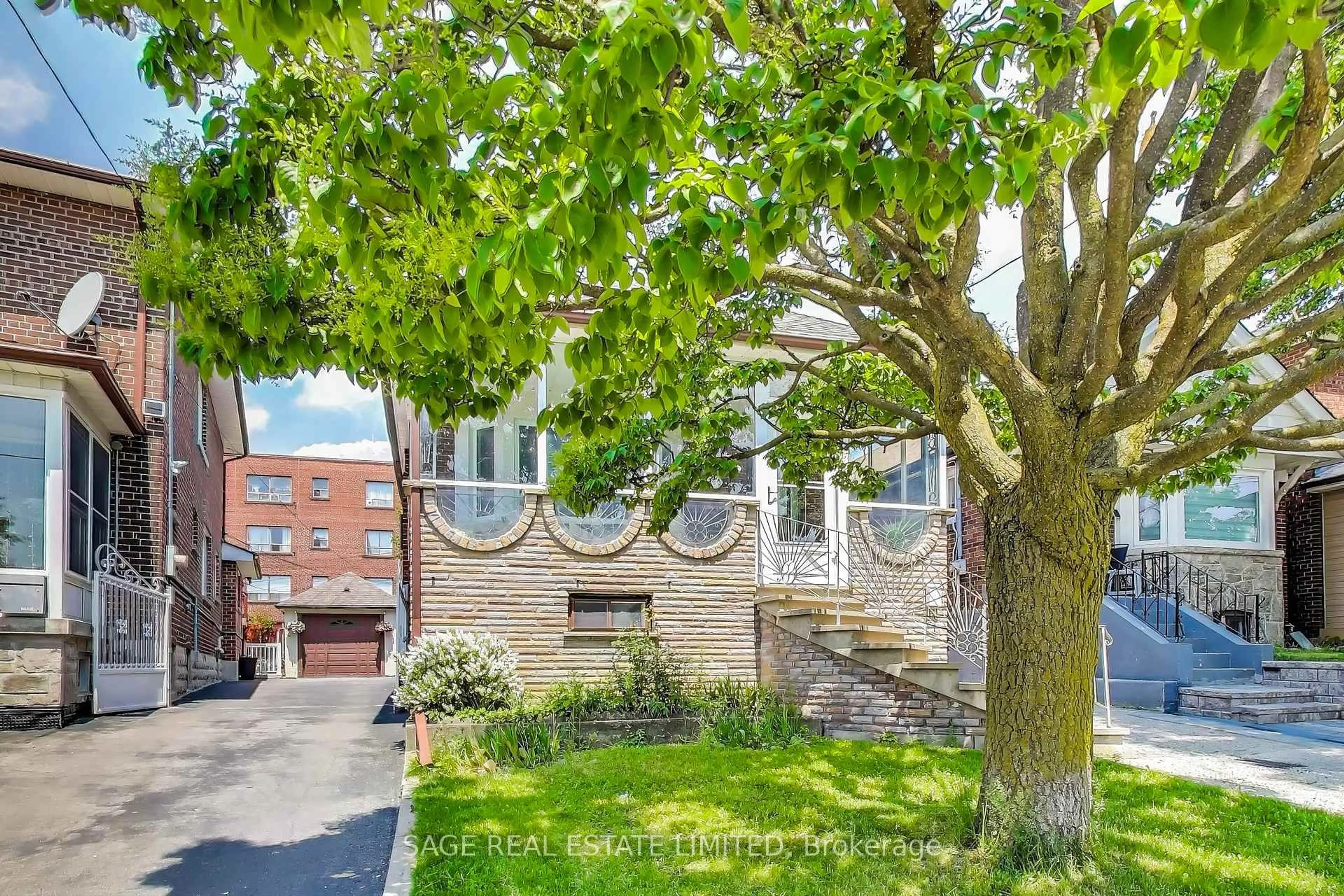 A pic from outside/outdoor area/front of a property/back of a property/a pic from drone, street for 124 Branstone Rd, Toronto Ontario M6E 4E5