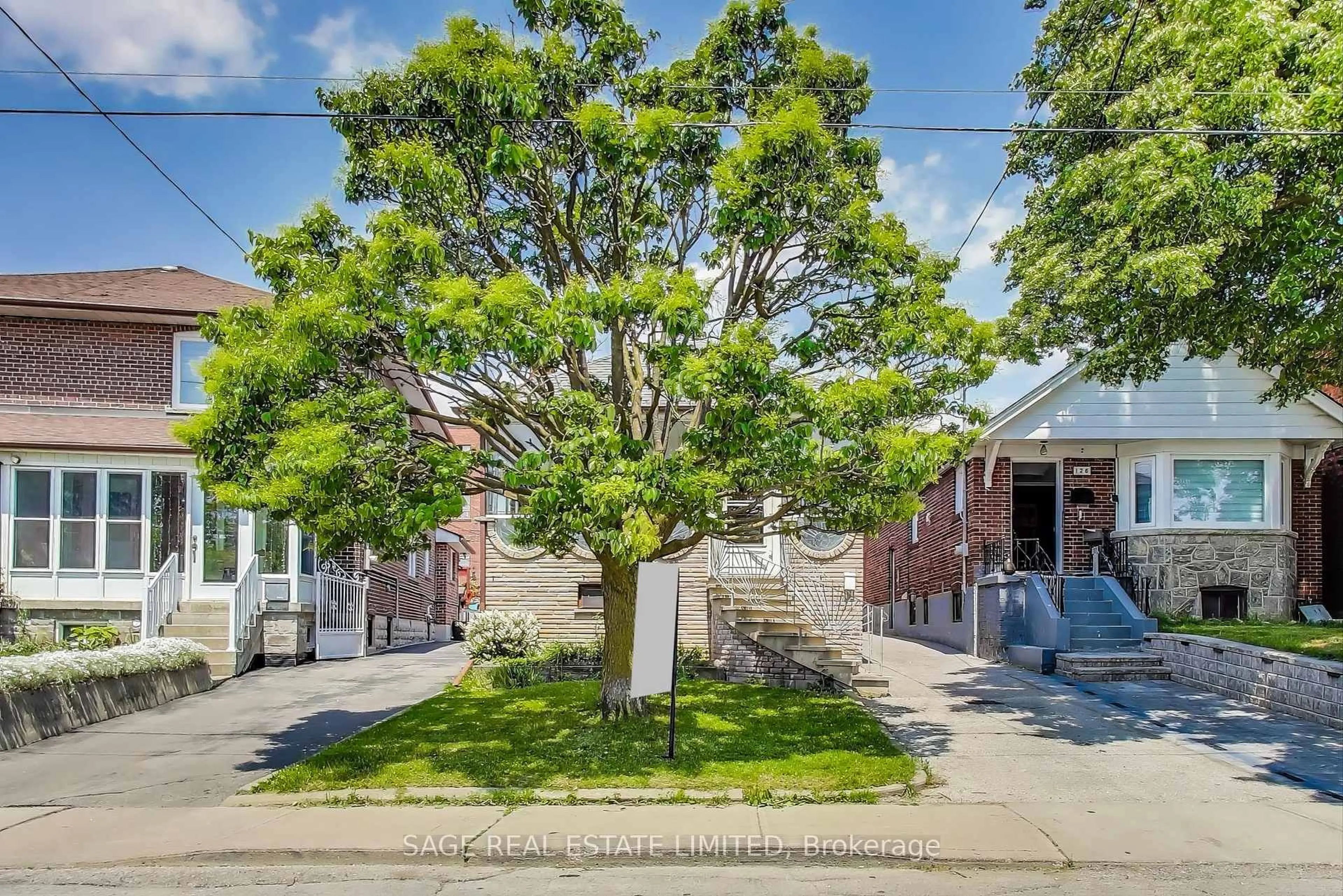A pic from outside/outdoor area/front of a property/back of a property/a pic from drone, street for 124 Branstone Rd, Toronto Ontario M6E 4E5