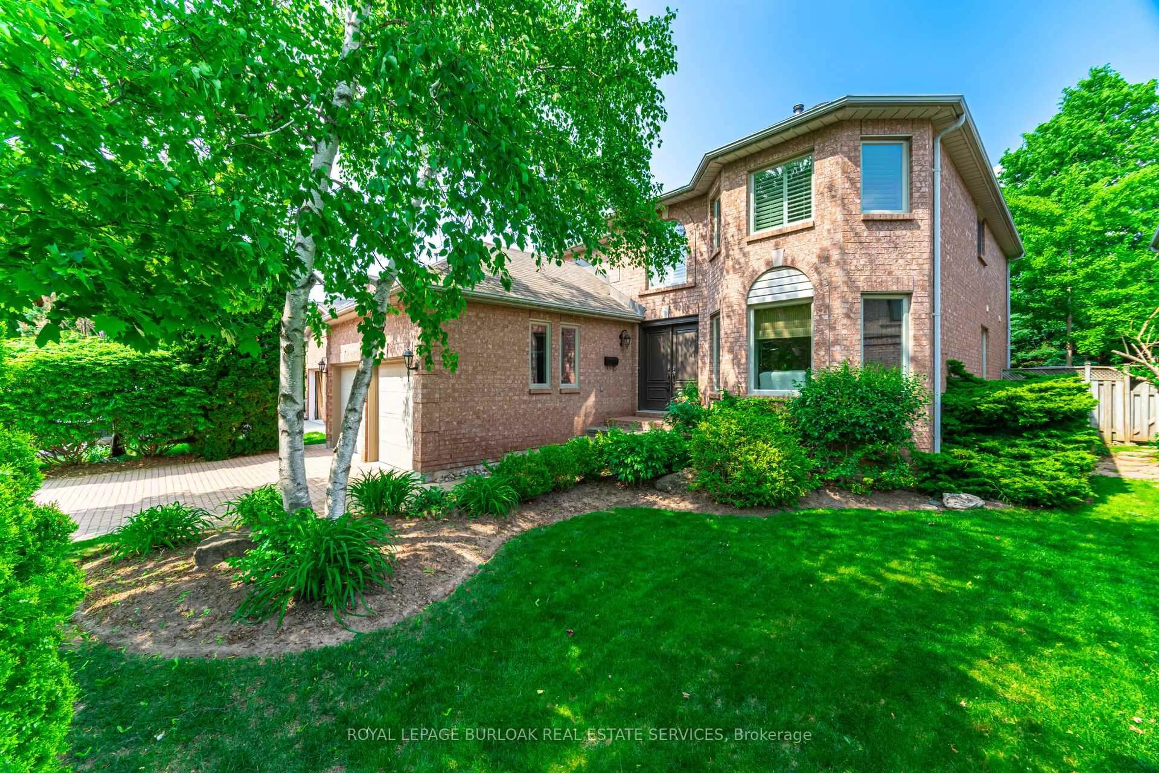 Home with brick exterior material, street for 323 Northwood Dr, Oakville Ontario L6M 1M8