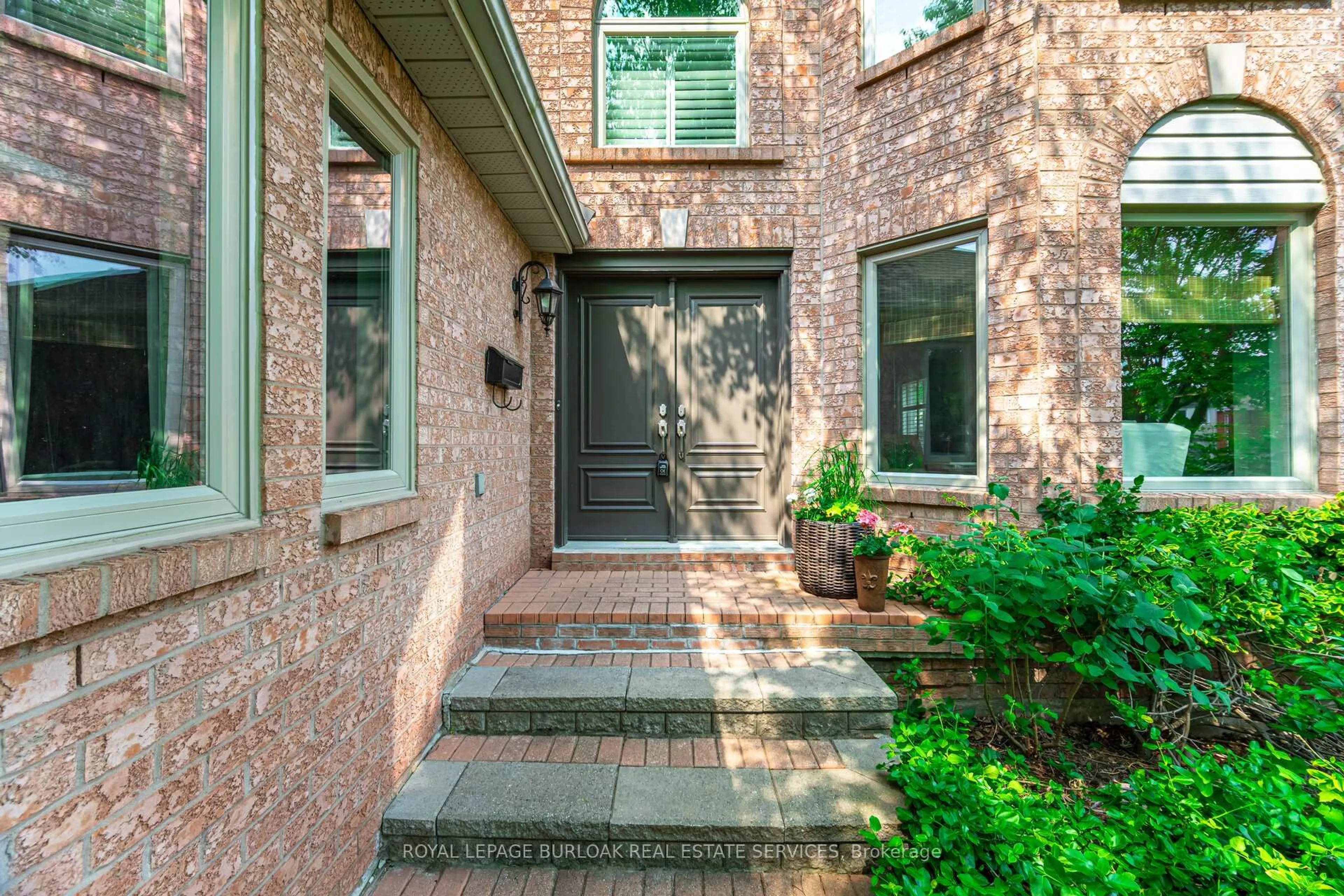 Home with brick exterior material, street for 323 Northwood Dr, Oakville Ontario L6M 1M8