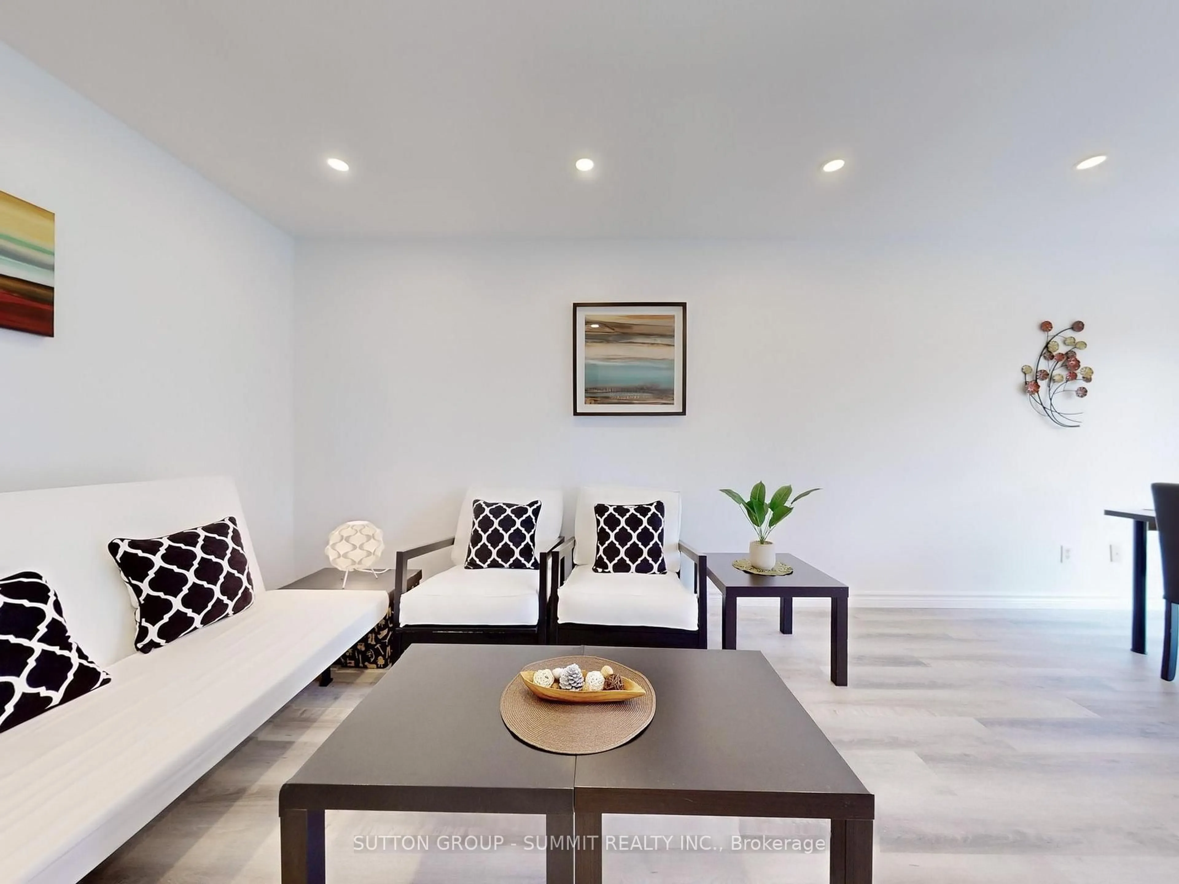Living room with furniture, unknown for 678 GALLOWAY Cres, Mississauga Ontario L5C 3W1