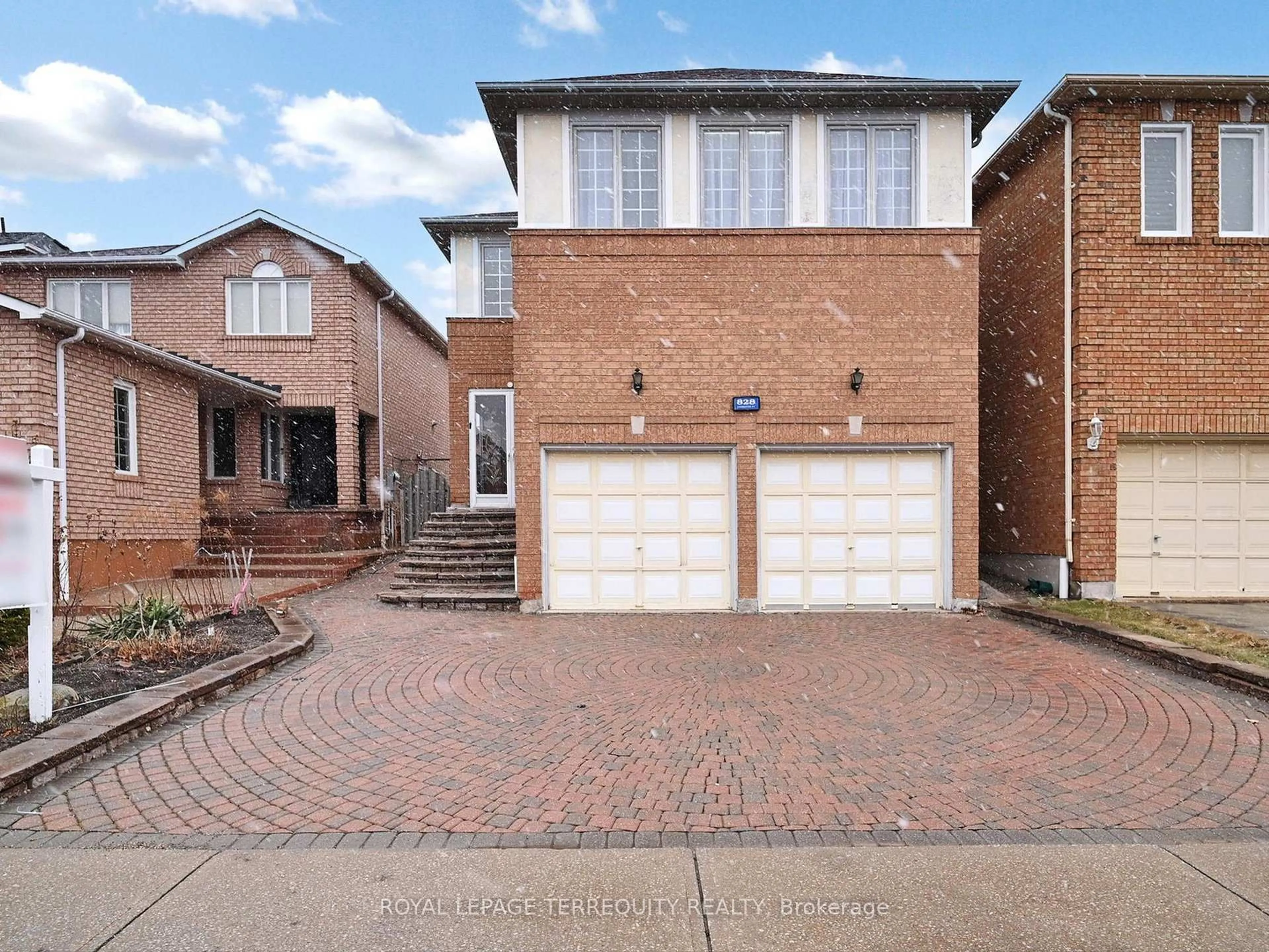 Home with brick exterior material, street for 828 Cardington St, Mississauga Ontario L5V 1Z6