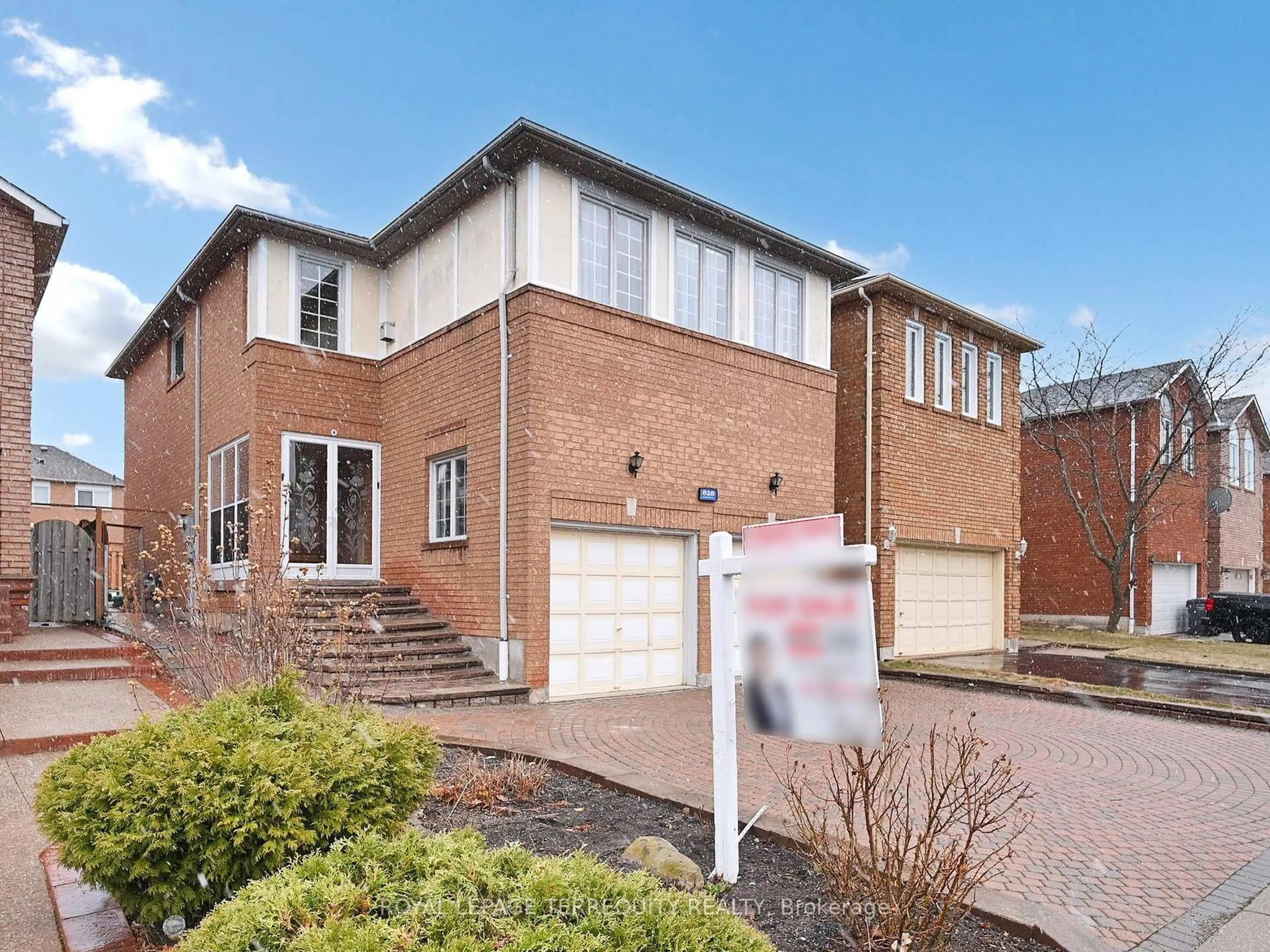 Home with brick exterior material, street for 828 Cardington St, Mississauga Ontario L5V 1Z6