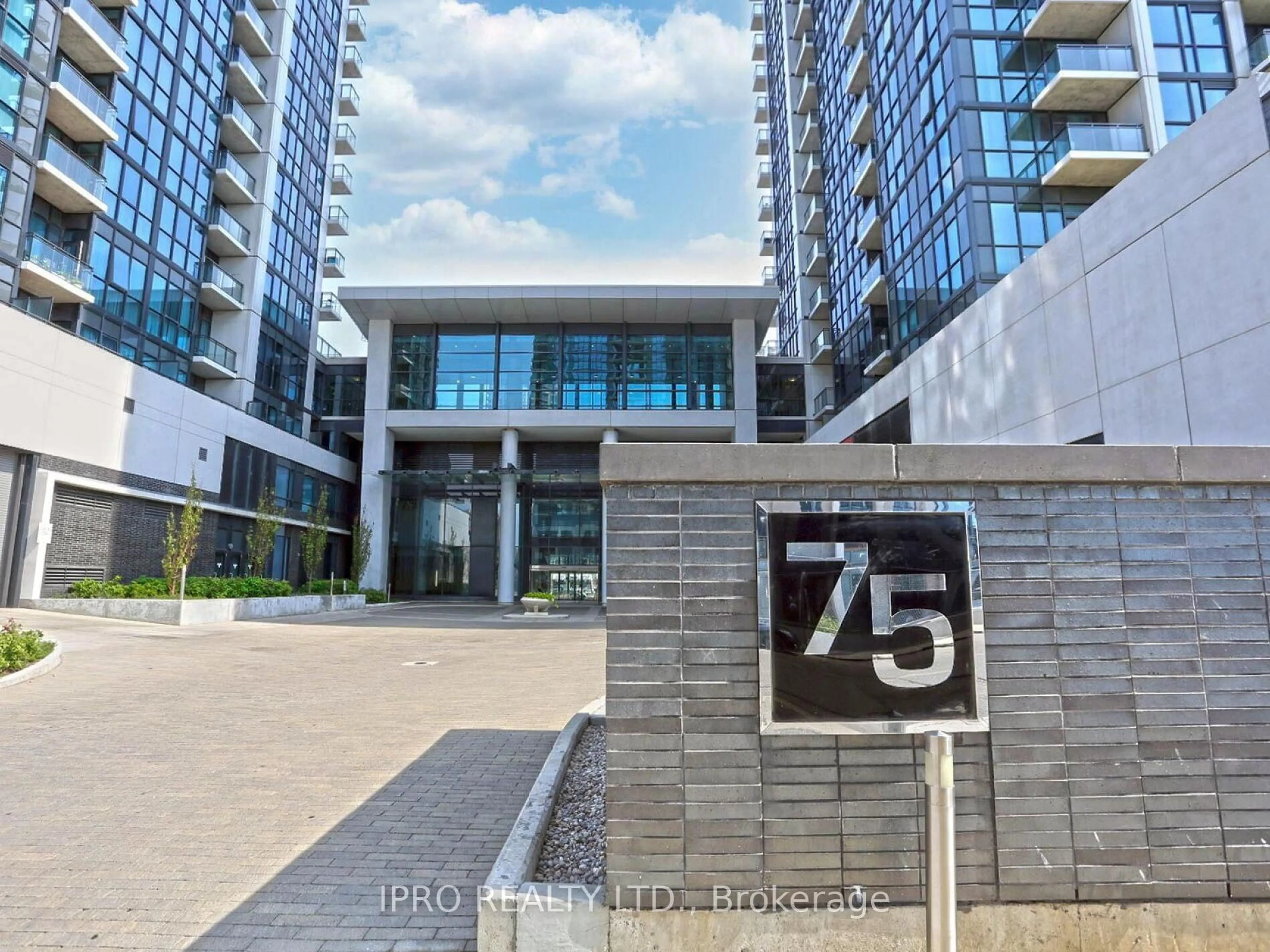 Indoor foyer for 75 Eglinton Ave #404, Mississauga Ontario L5R 0E5
