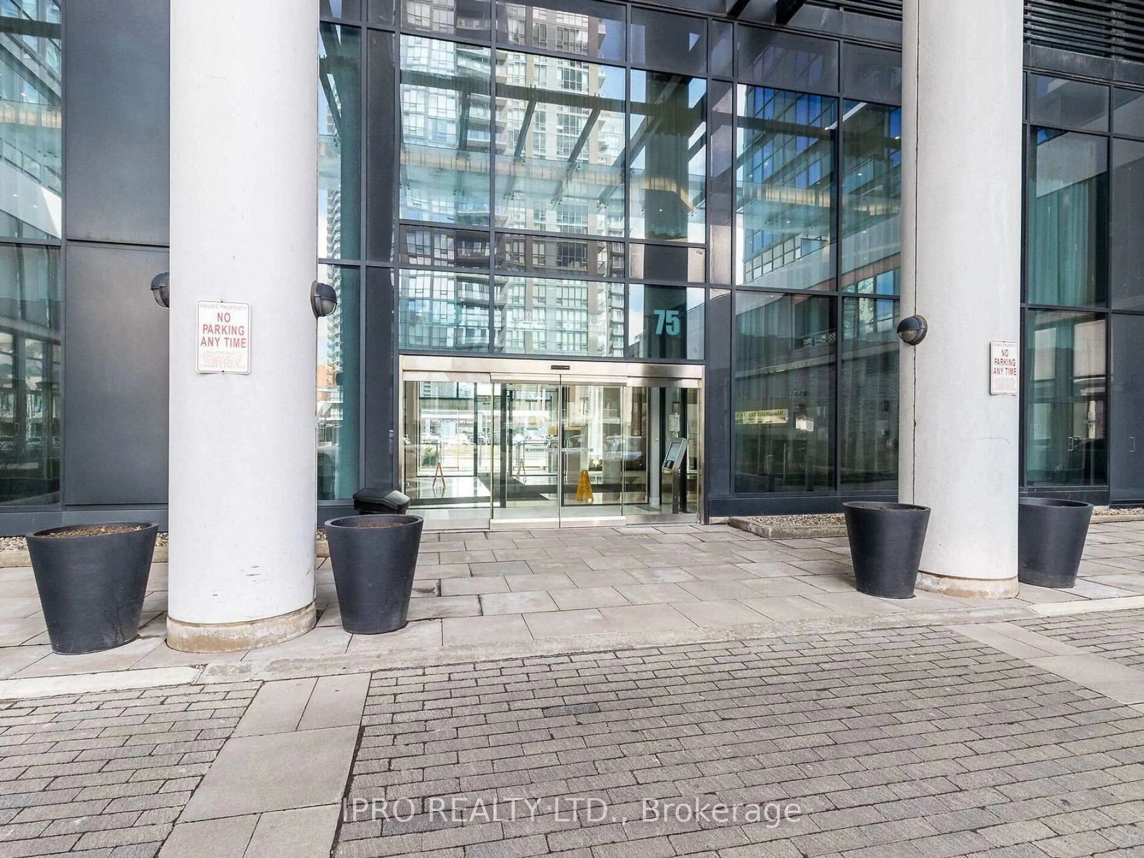 Indoor foyer for 75 Eglinton Ave #404, Mississauga Ontario L5R 0E5