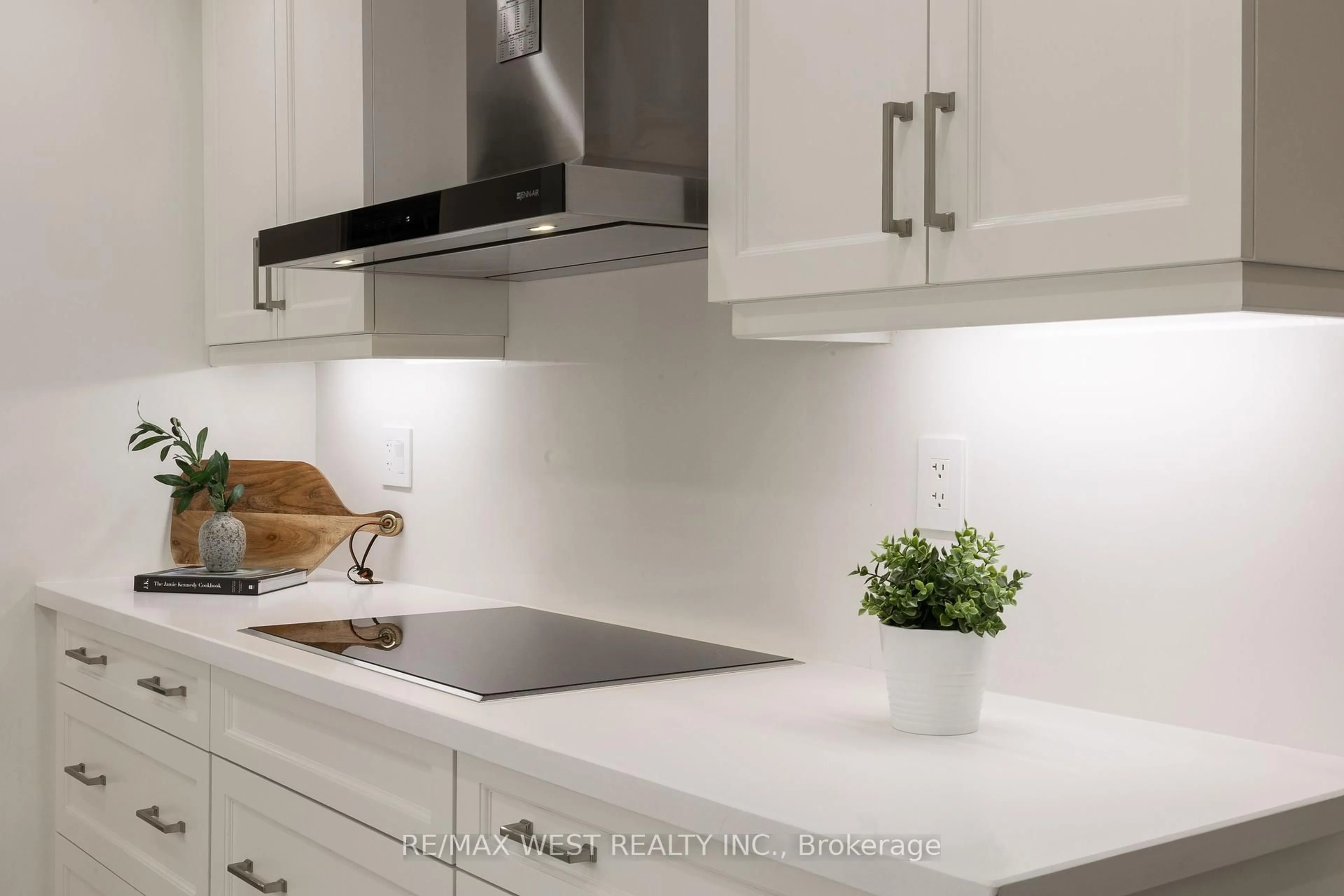 Unknown for 61 Richview Rd #202, Toronto Ontario M9A 4M8