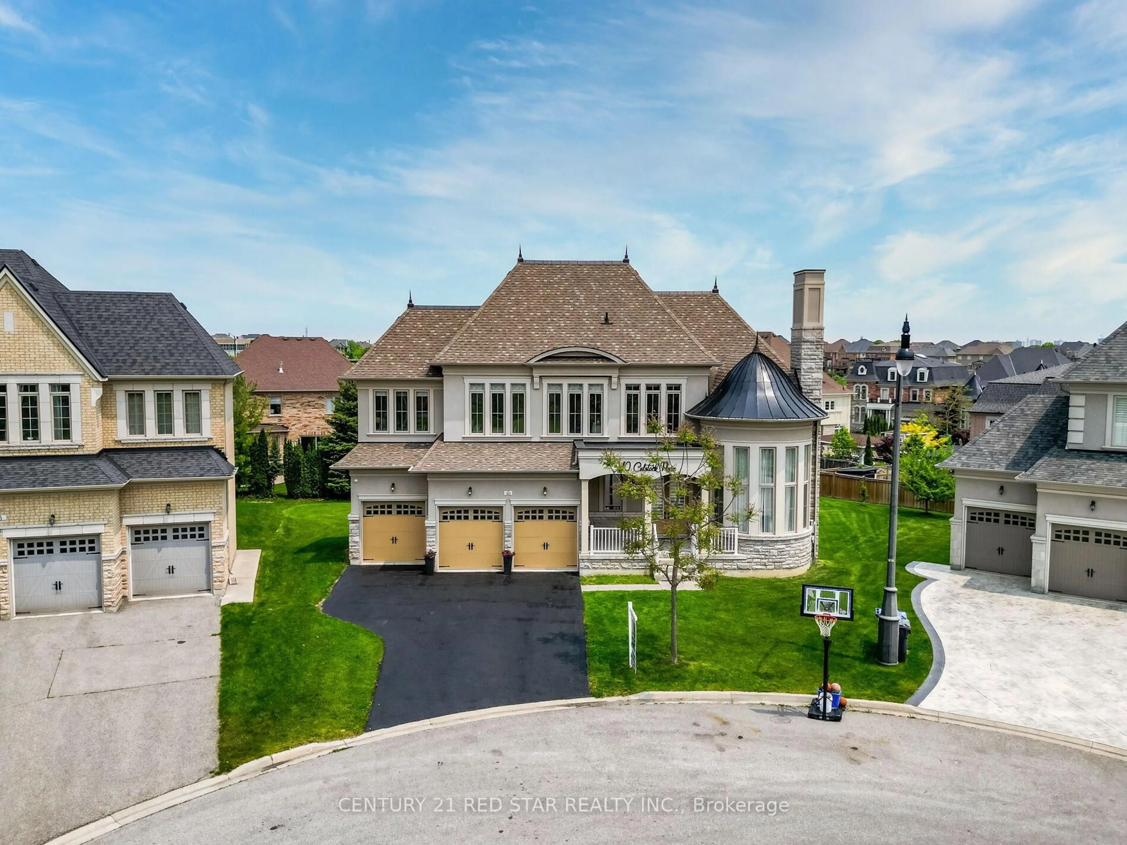 A pic from outside/outdoor area/front of a property/back of a property/a pic from drone, street for 10 Calstock Pl, Brampton Ontario L6X 0X3