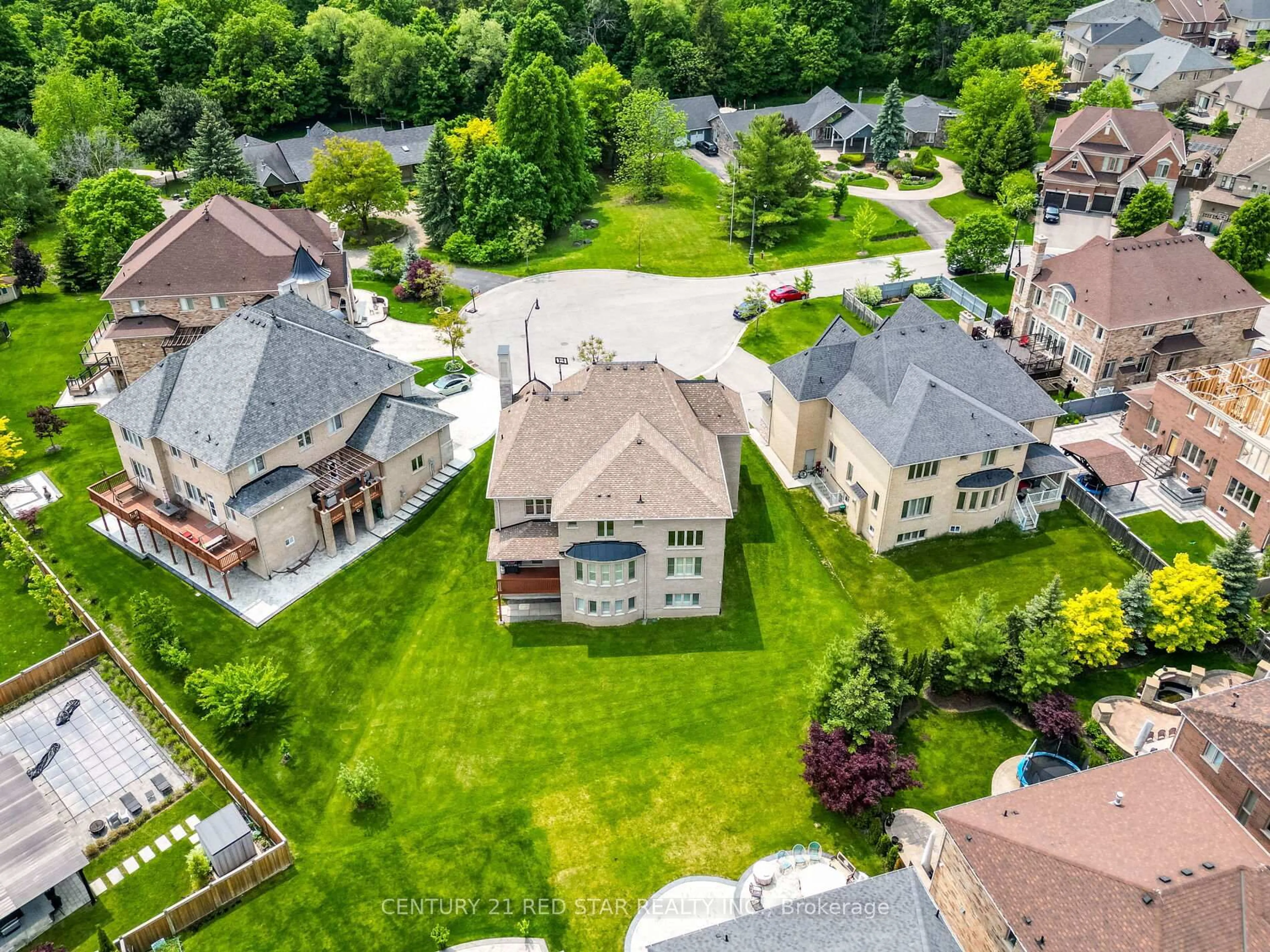 A pic from outside/outdoor area/front of a property/back of a property/a pic from drone, unknown for 10 Calstock Pl, Brampton Ontario L6X 0X3