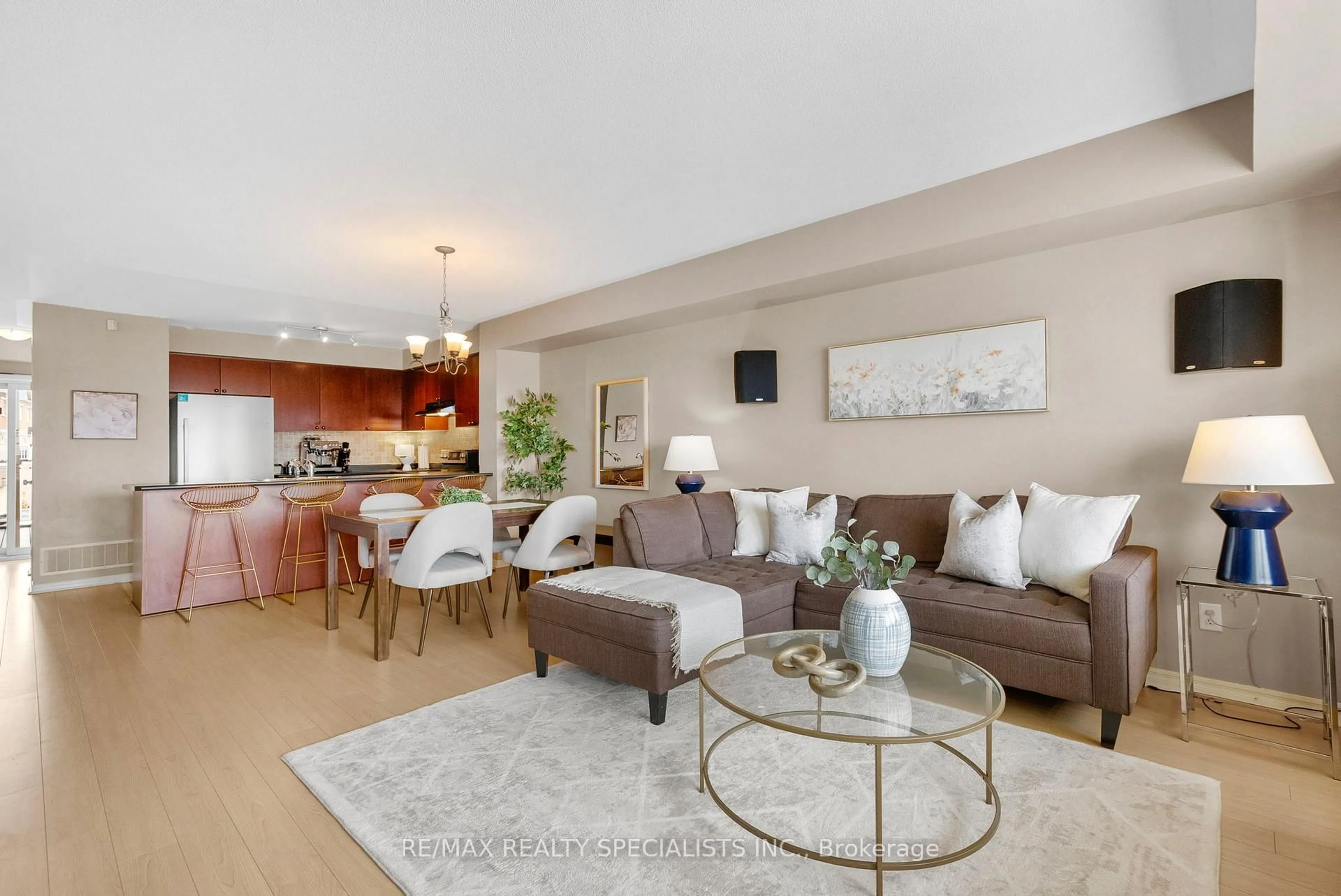 Living room with furniture, unknown for 3985 Eglinton Ave #19, Mississauga Ontario L5M 0E8
