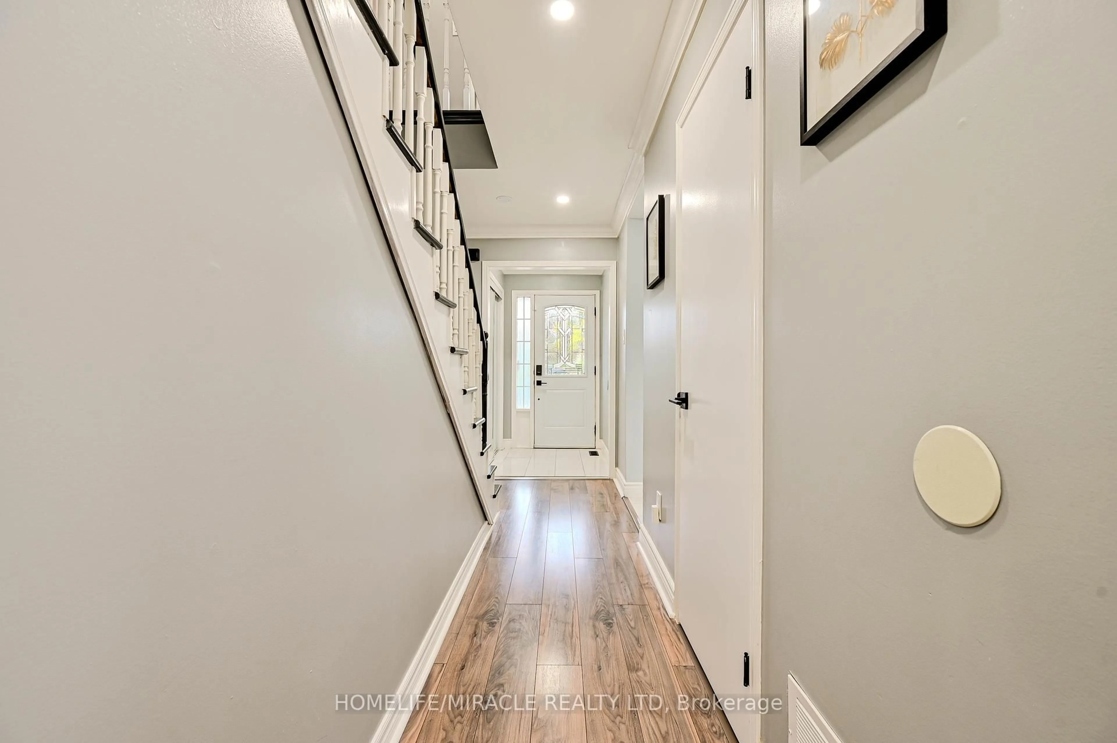 Indoor entryway for 157 Millstone Dr, Brampton Ontario L6Y 4P9
